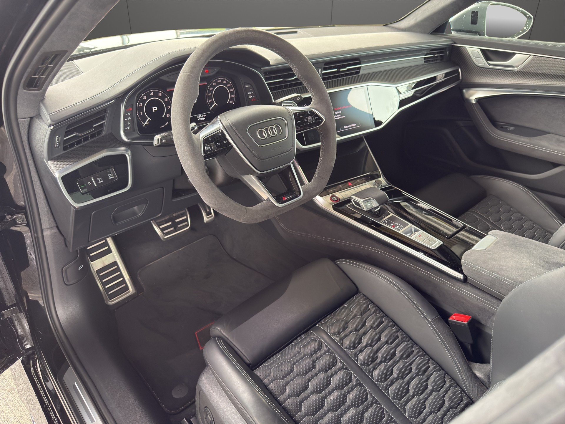 AUDI RS6 Avant 4.0 TFSI V8 Performance quattro-image-10