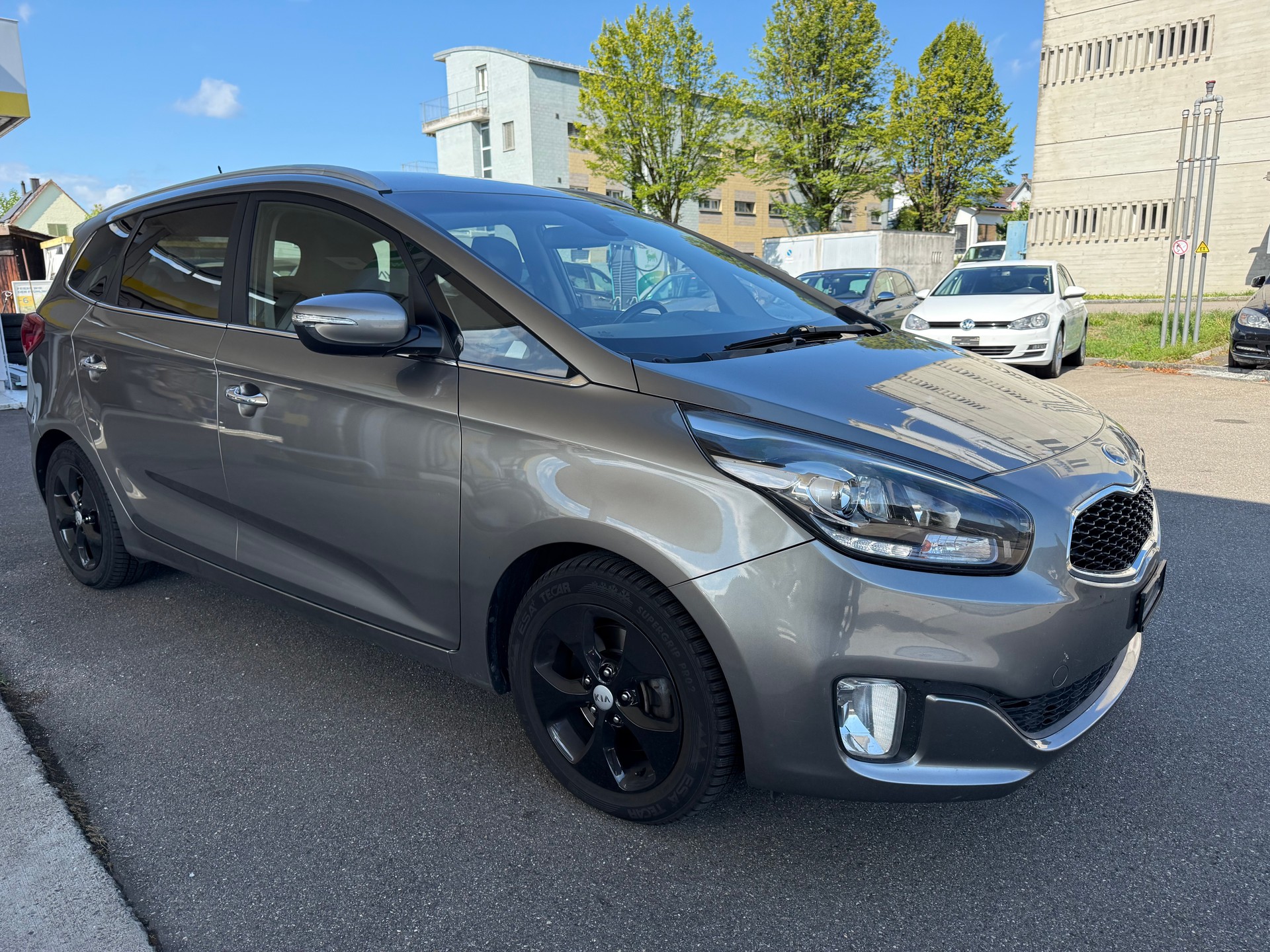 KIA Carens 1.7 CRDi Trend DCT-image-2