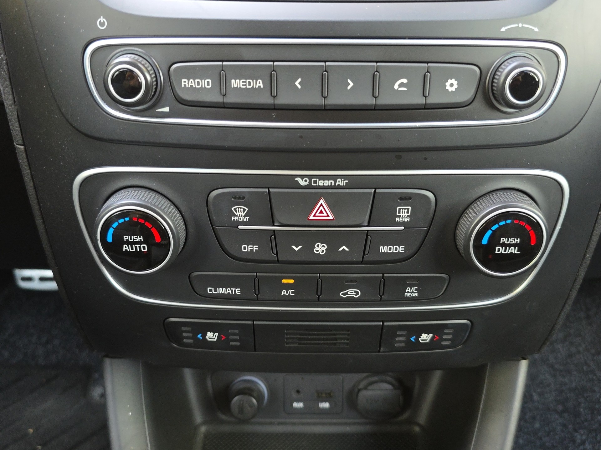 KIA Sorento 2.2 CRDI Style Automatic-image-13