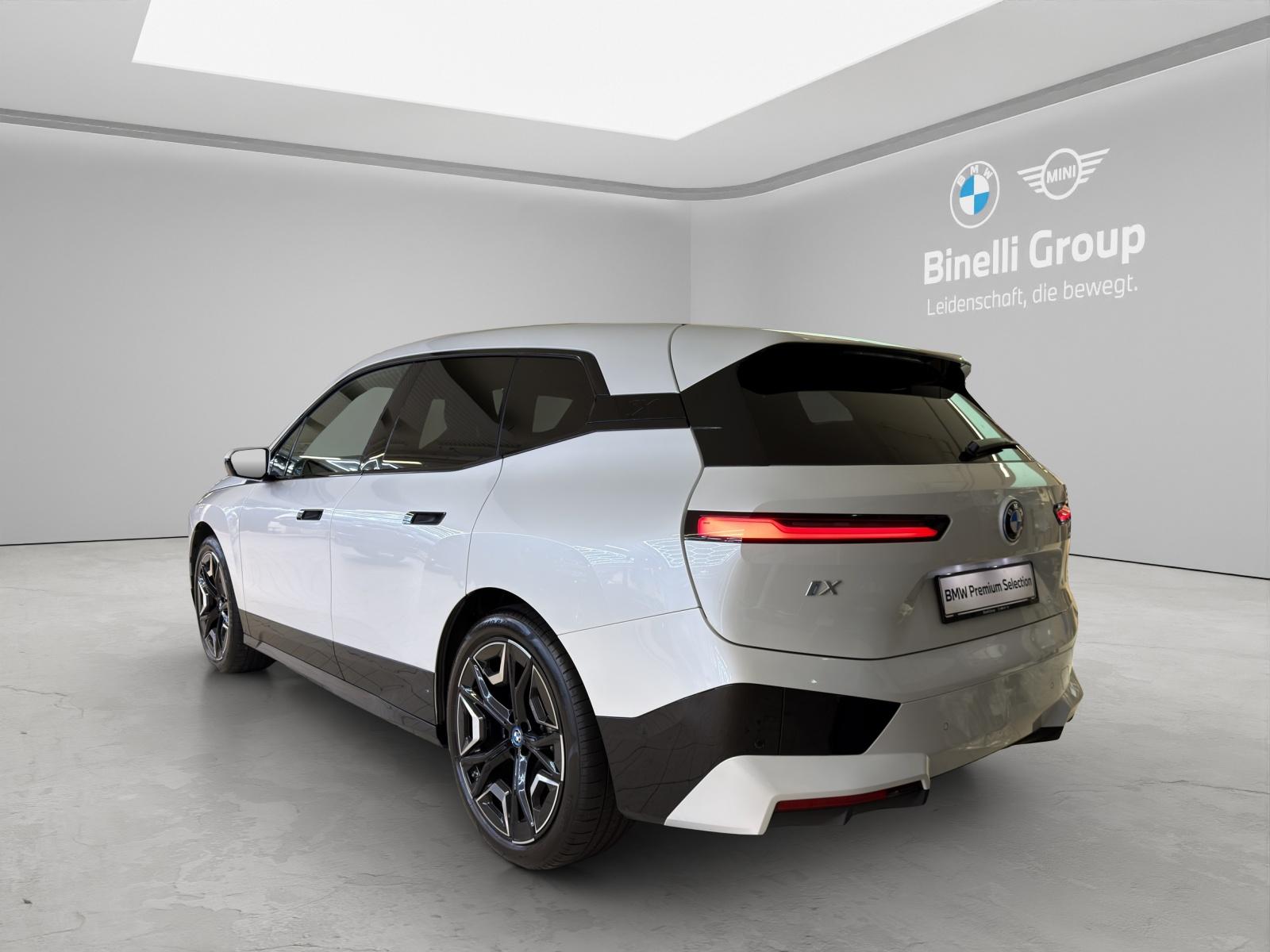 BMW iX xDrive40 SportPaket-image-3