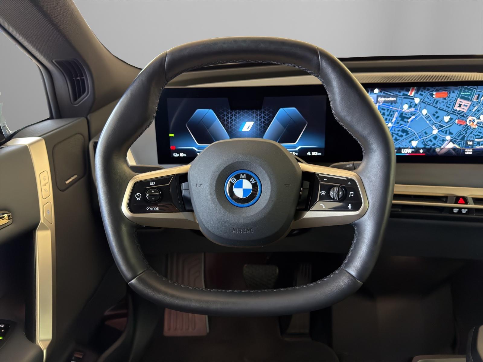 BMW iX xDrive40 SportPaket-image-13