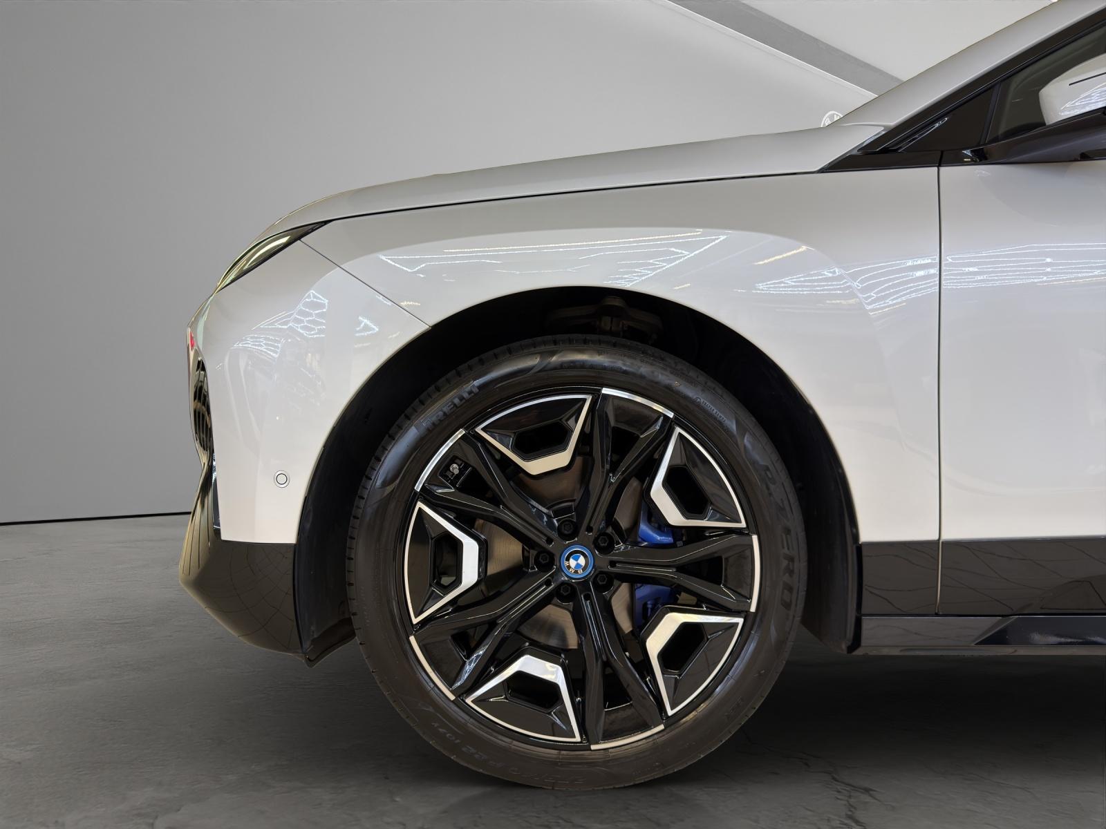 BMW iX xDrive40 SportPaket-image-22