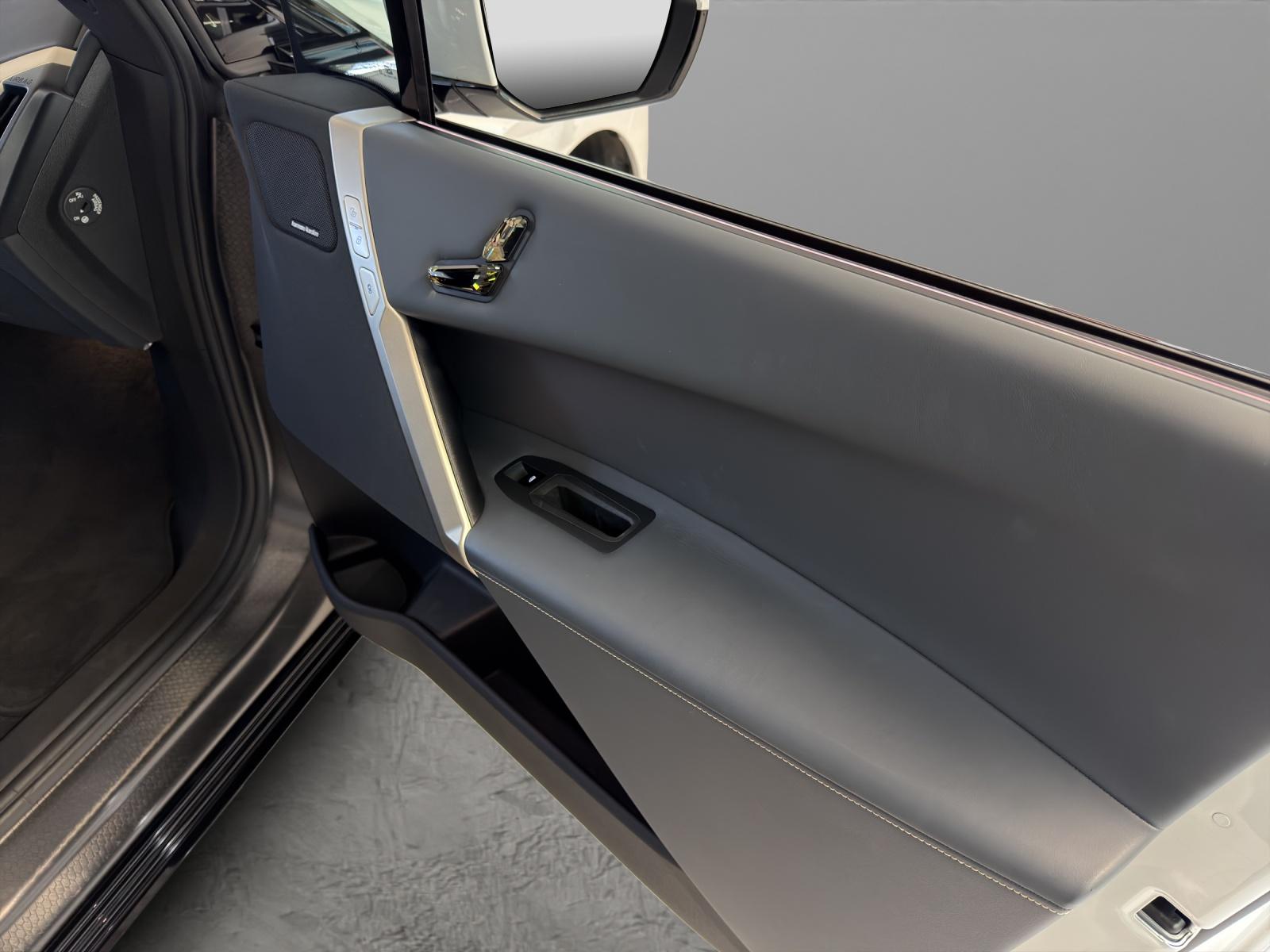 BMW iX xDrive40 SportPaket-image-17
