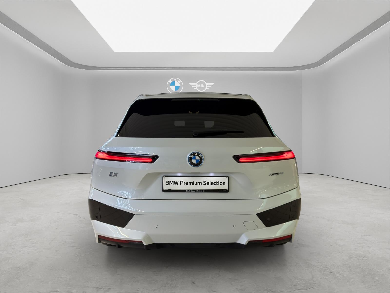 BMW iX xDrive40 SportPaket-image-4