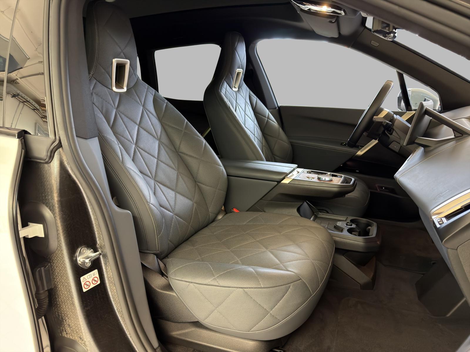 BMW iX xDrive40 SportPaket-image-18