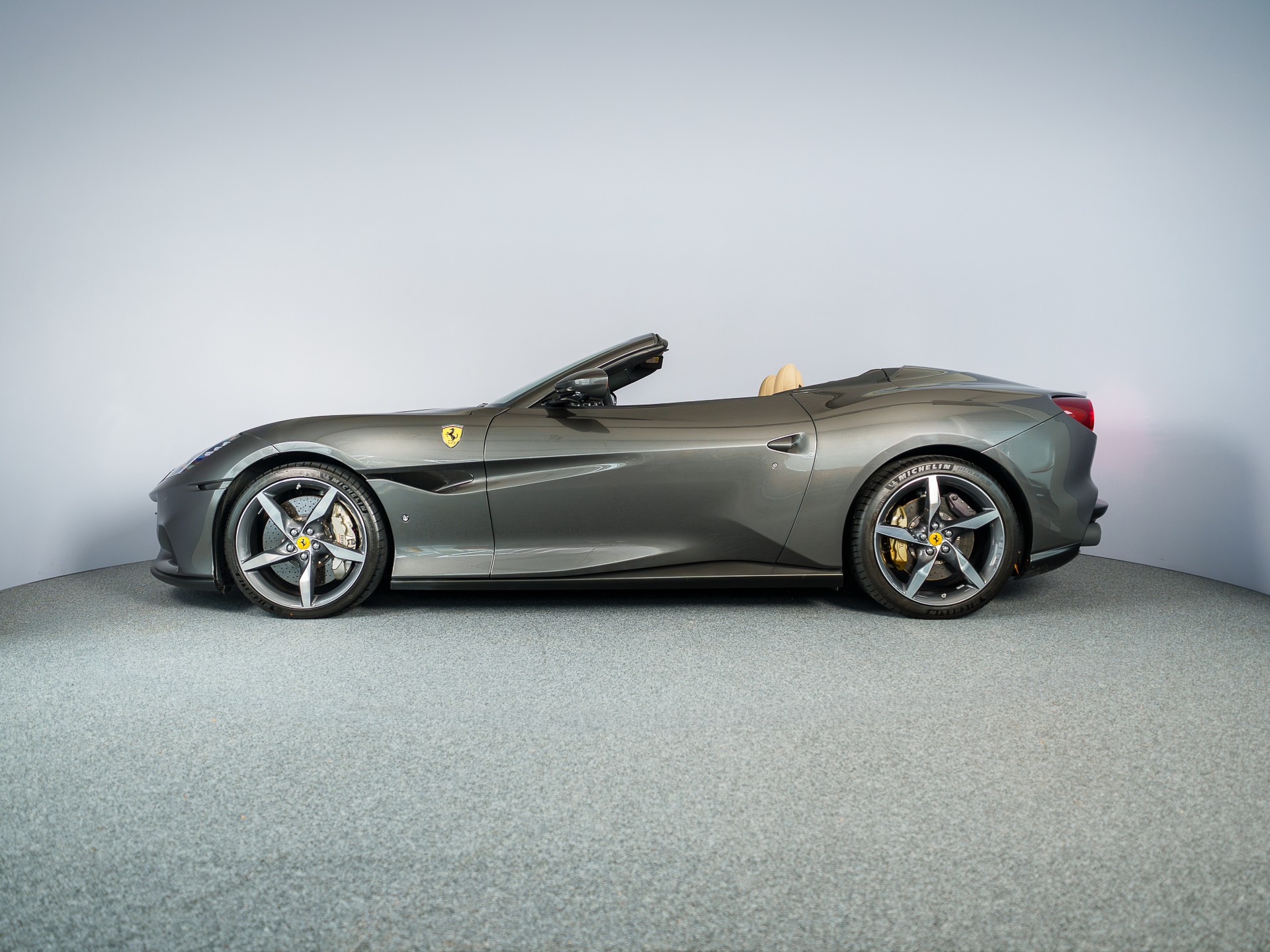 FERRARI Portofino M seltene Konfiguration-showroom-element-2