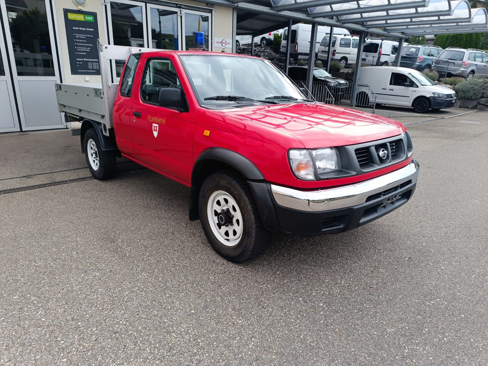 NISSAN King Cab 2.4 4x4-image-7