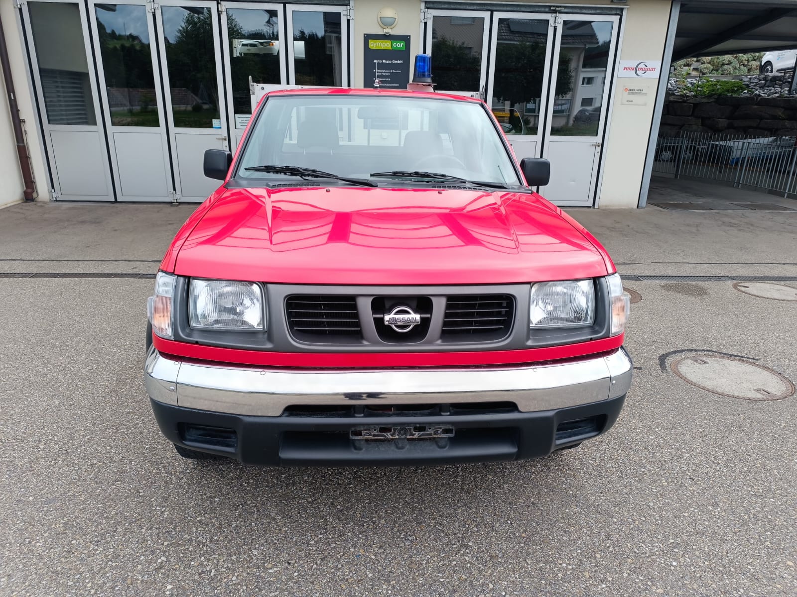 NISSAN King Cab 2.4 4x4-image-0