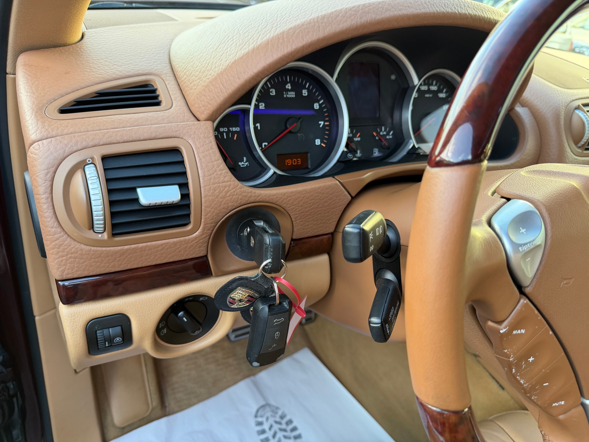 PORSCHE Cayenne S-image-9