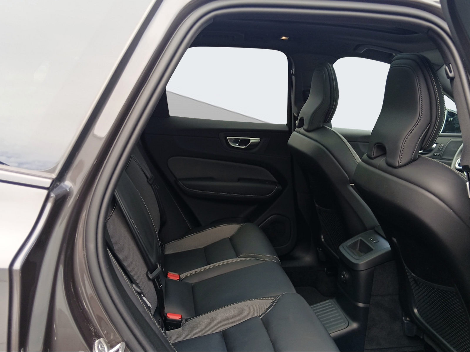 VOLVO XC60 2.0 T6 TE Plus Dark eAWD-image-12