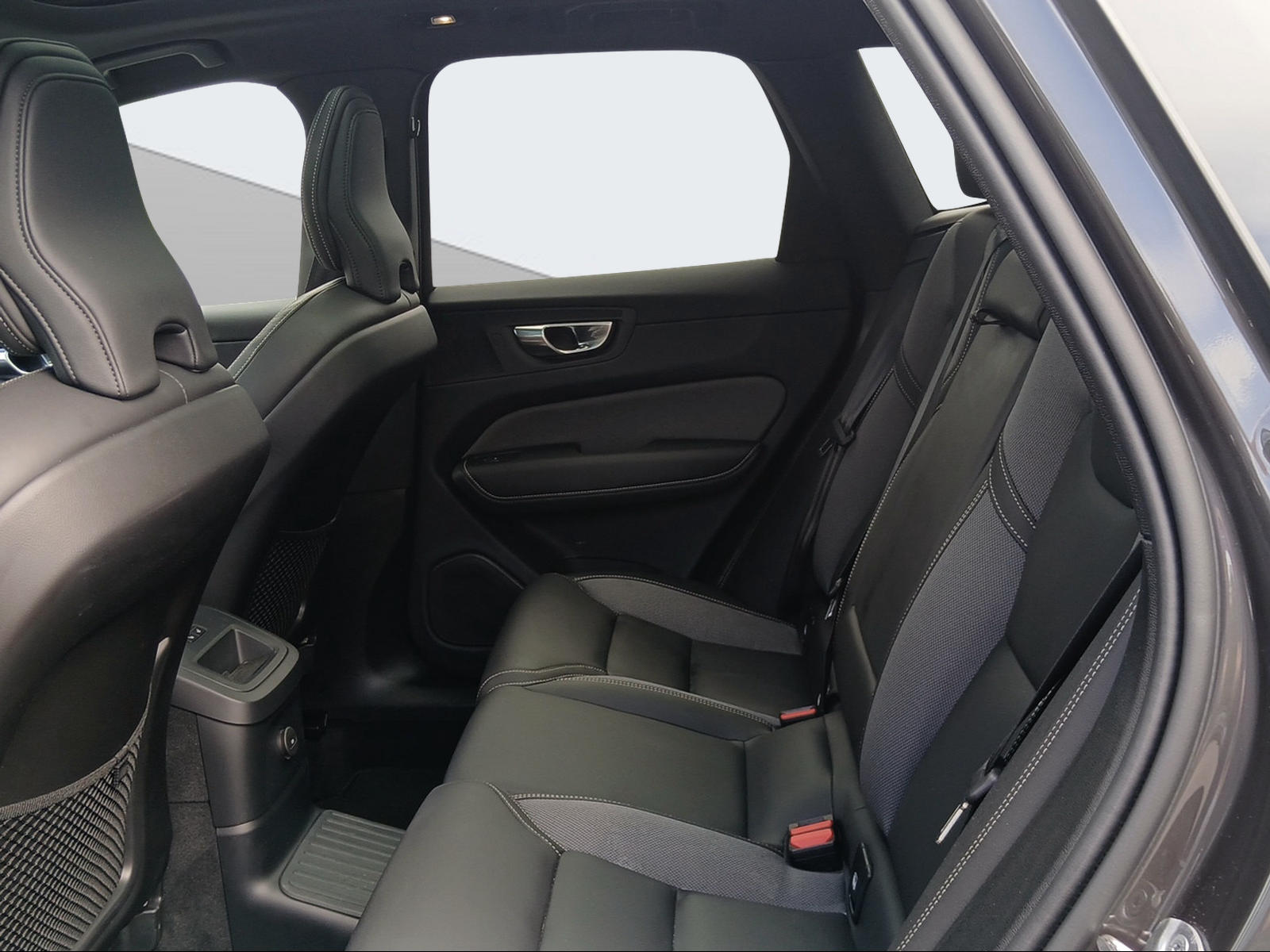 VOLVO XC60 2.0 T6 TE Plus Dark eAWD-image-11