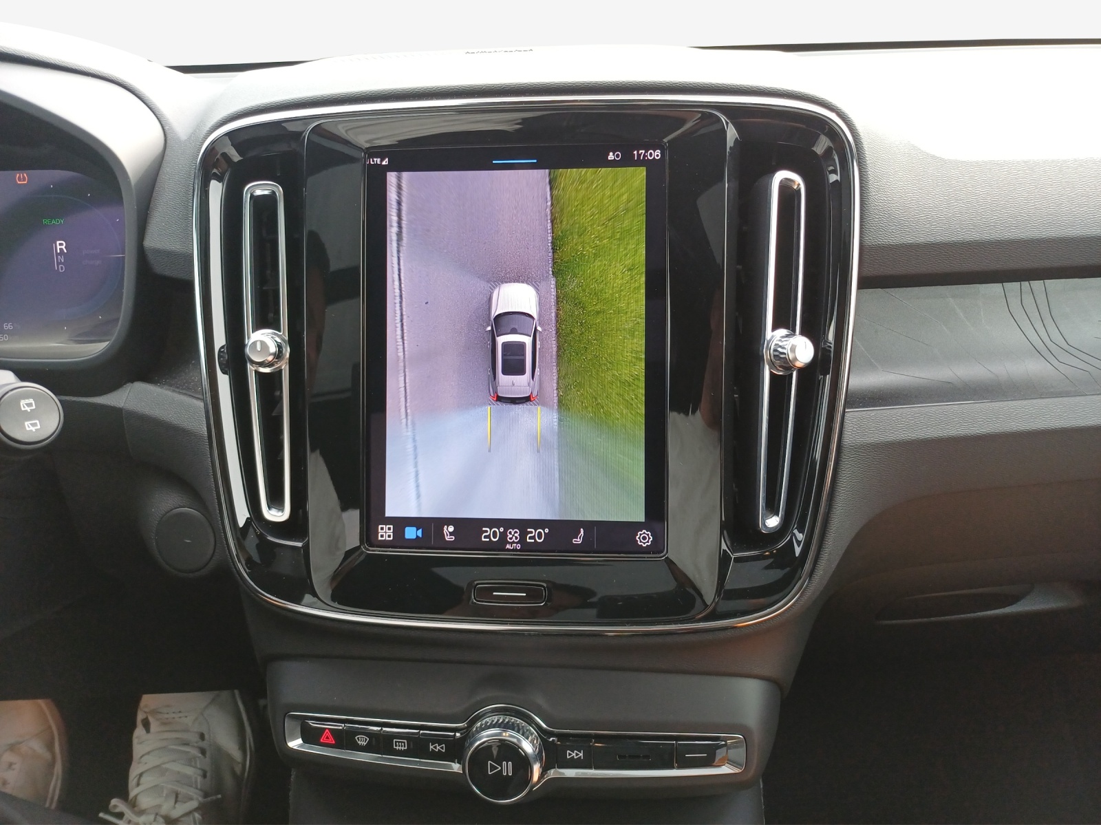 VOLVO XC40 Recharge P8 Twin AWD Pure Electric Ultimate-image-15