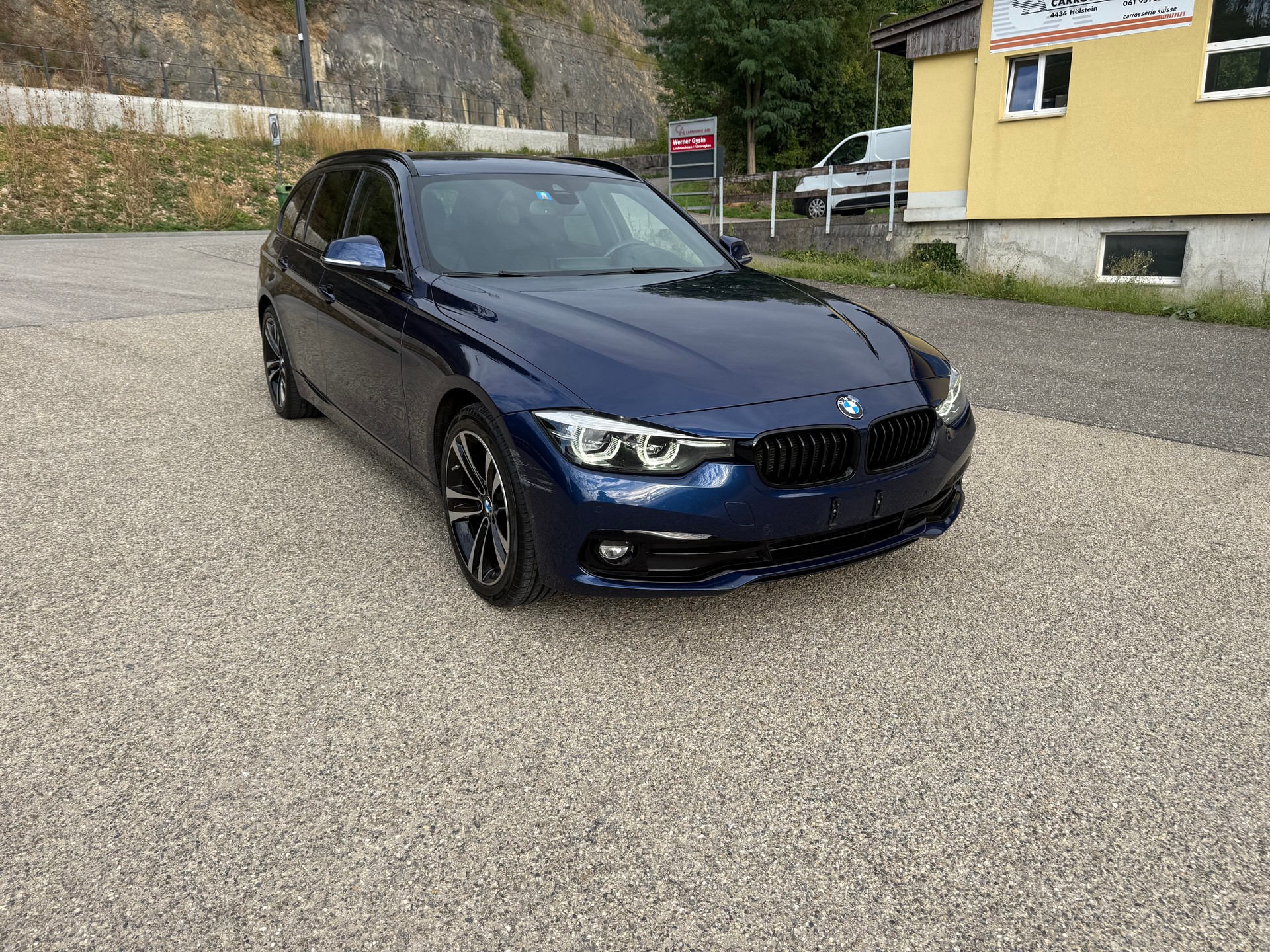 BMW 320d xDrive Touring Swiss Advantage Sport Stept-image-2