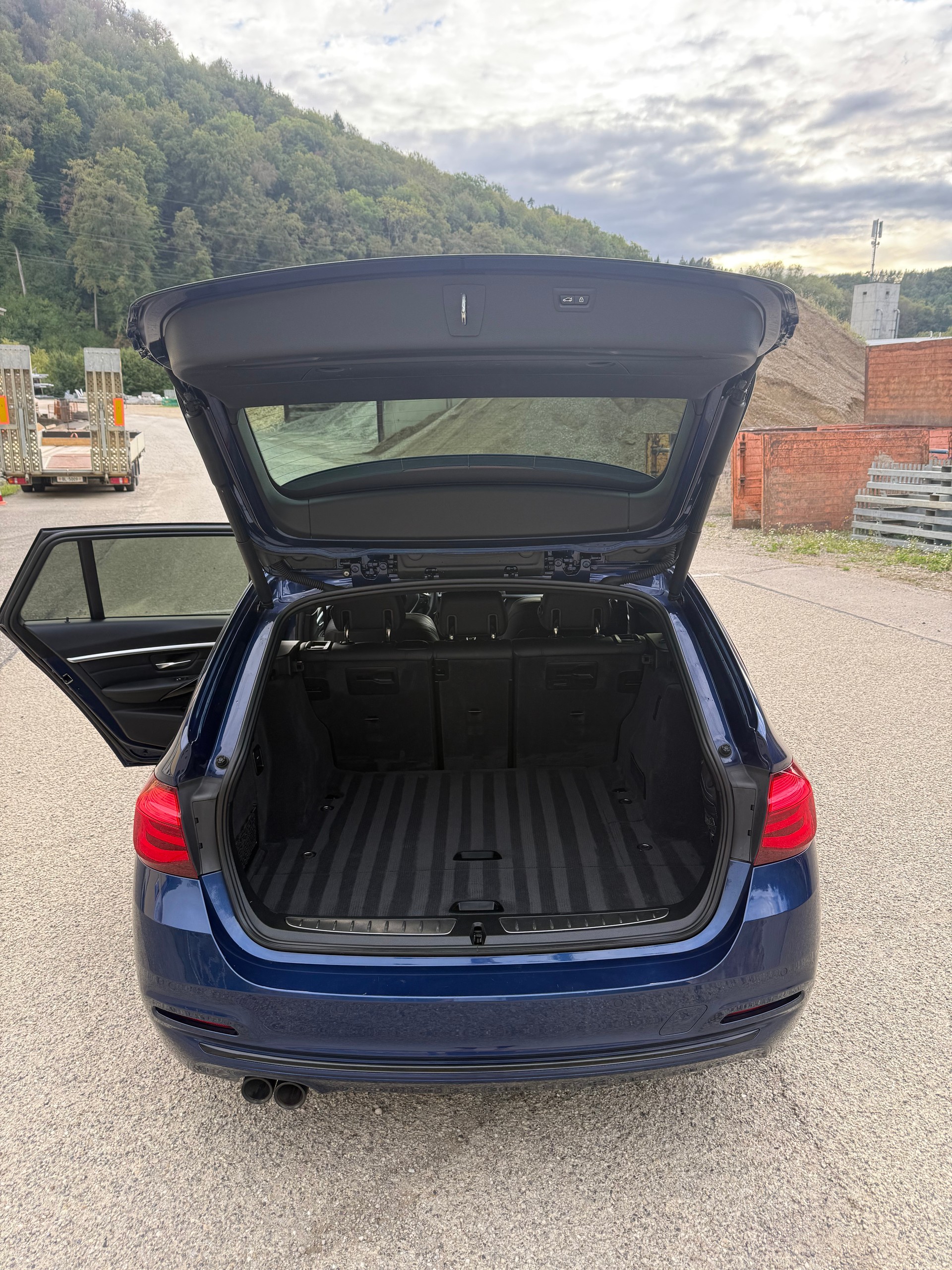 BMW 320d xDrive Touring Swiss Advantage Sport Stept-image-7