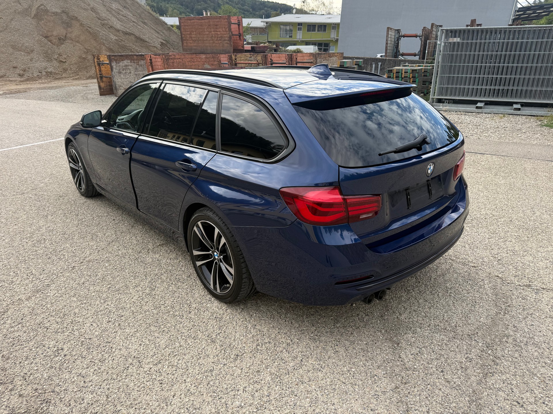 BMW 320d xDrive Touring Swiss Advantage Sport Stept-image-6