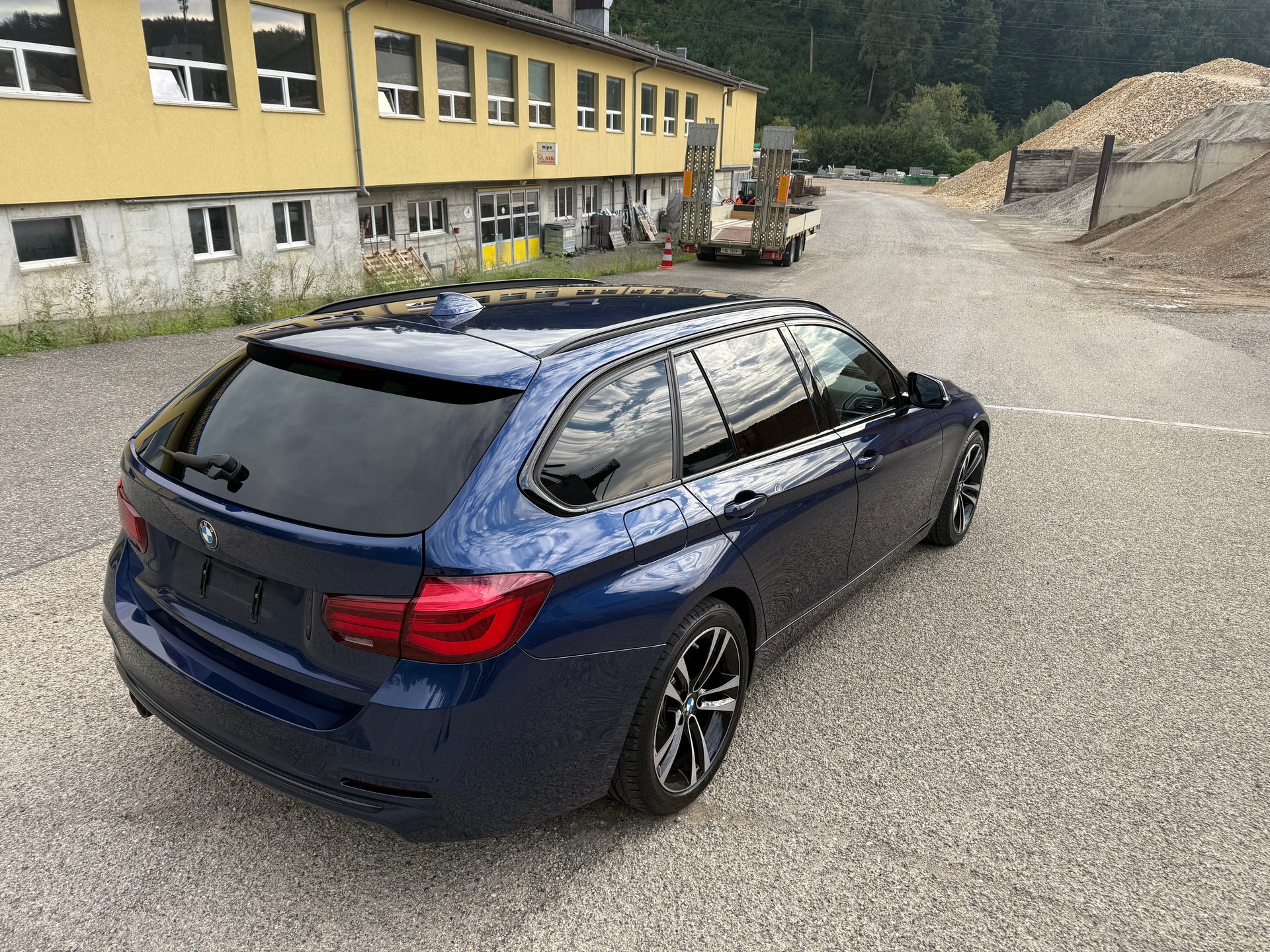 BMW 320d xDrive Touring Swiss Advantage Sport Stept-image-3