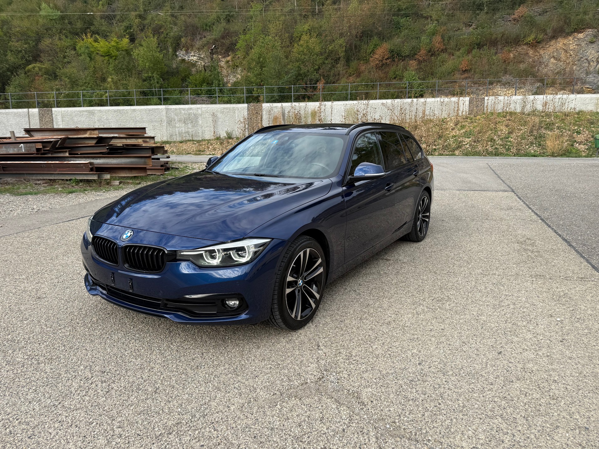 BMW 320d xDrive Touring Swiss Advantage Sport Stept-image-0
