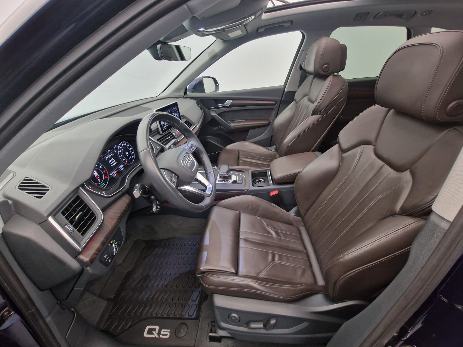 AUDI Q5 2.0 TFSI design quattro S-tronic-image-10