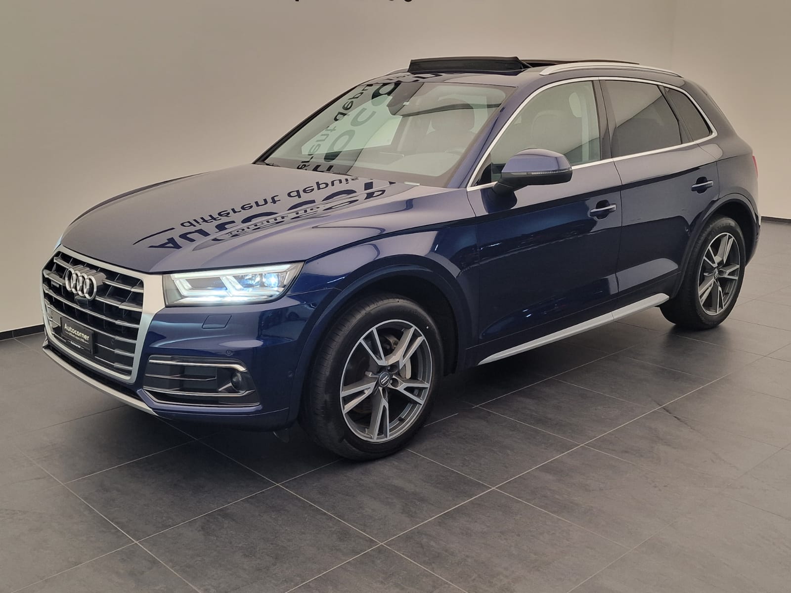 AUDI Q5 2.0 TFSI design quattro S-tronic-image-2