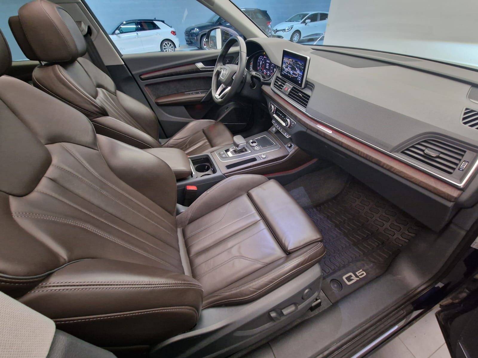 AUDI Q5 2.0 TFSI design quattro S-tronic-image-11