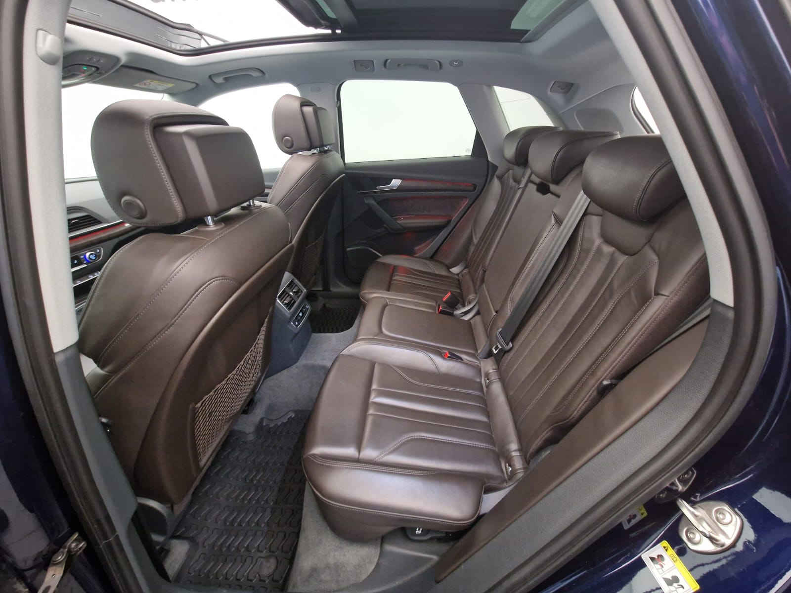 AUDI Q5 2.0 TFSI design quattro S-tronic-image-12