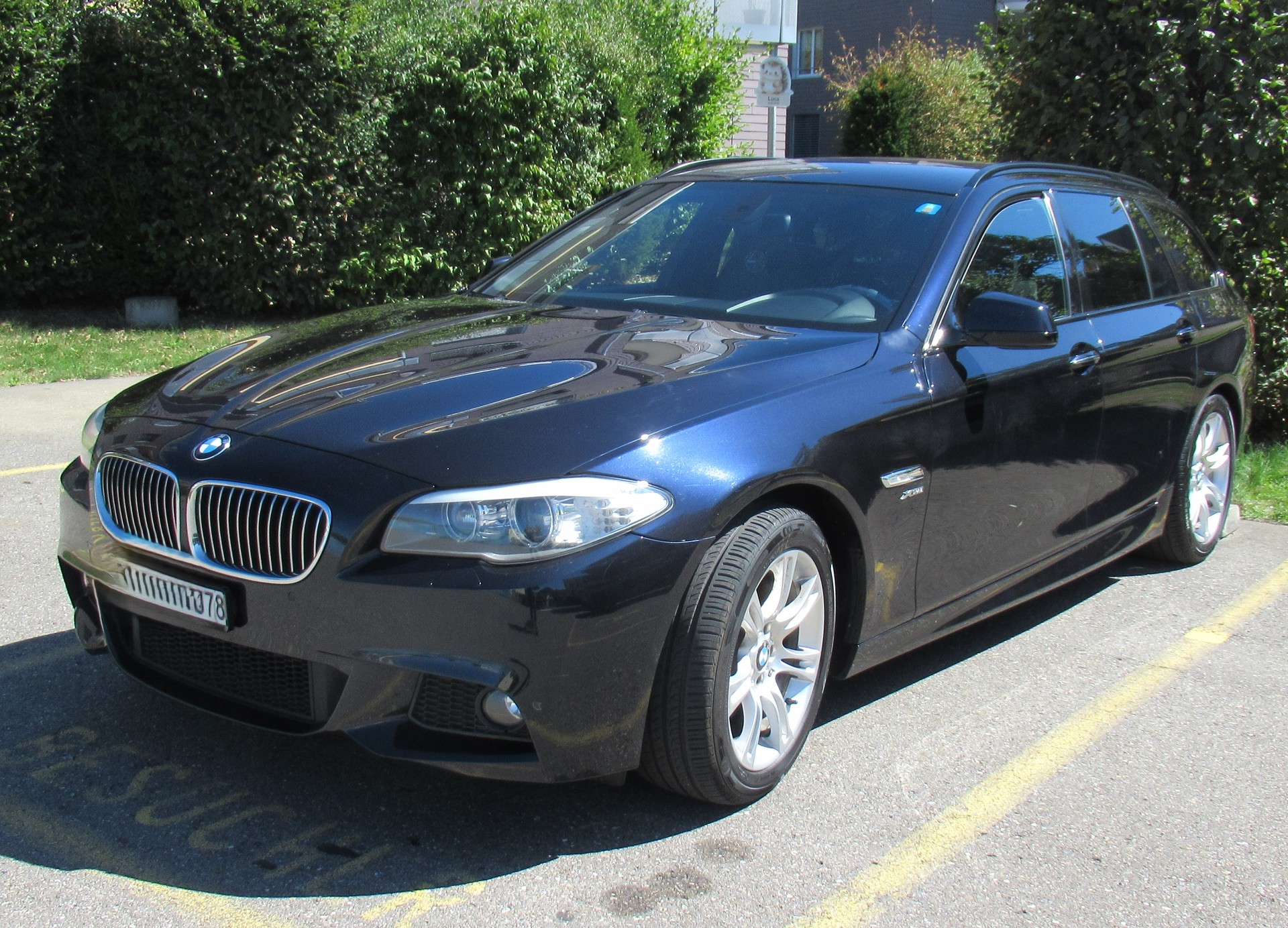 BMW 528i xDrive Touring Steptronic-image-0