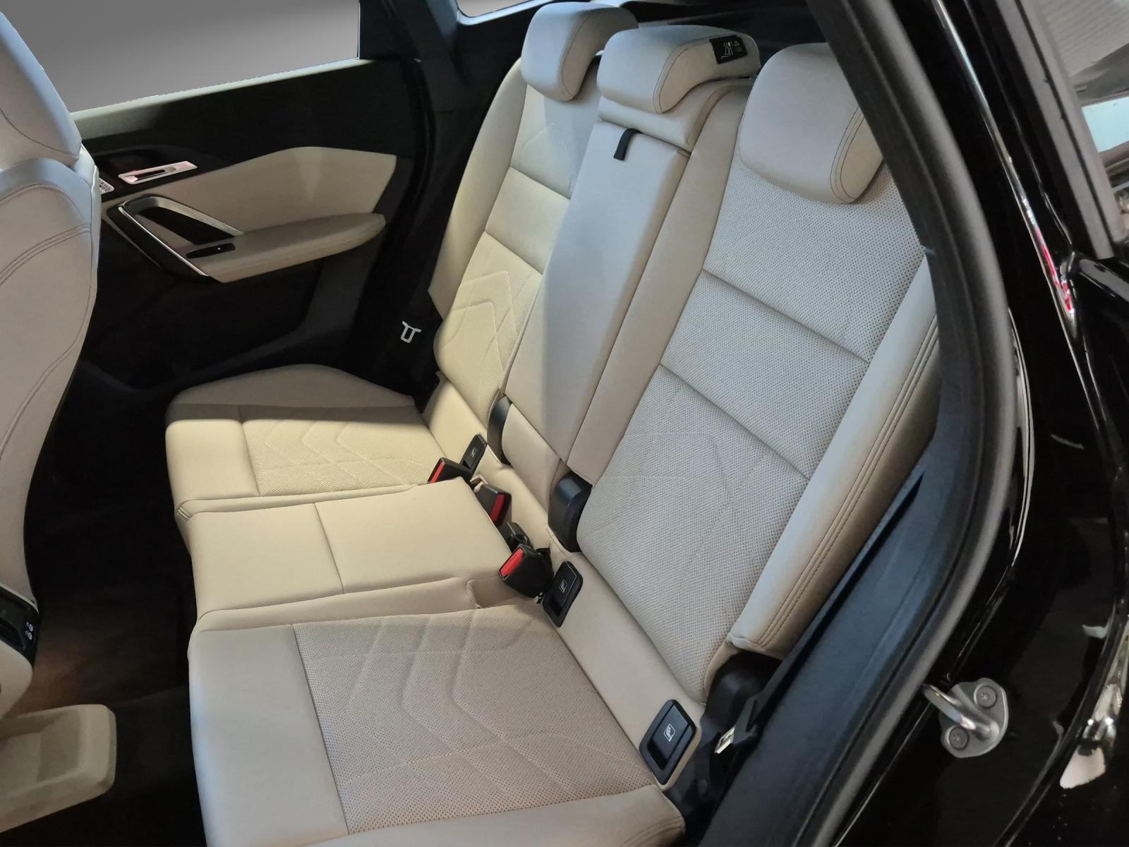 BMW X1 U11 18i sDrive paddles-image-7