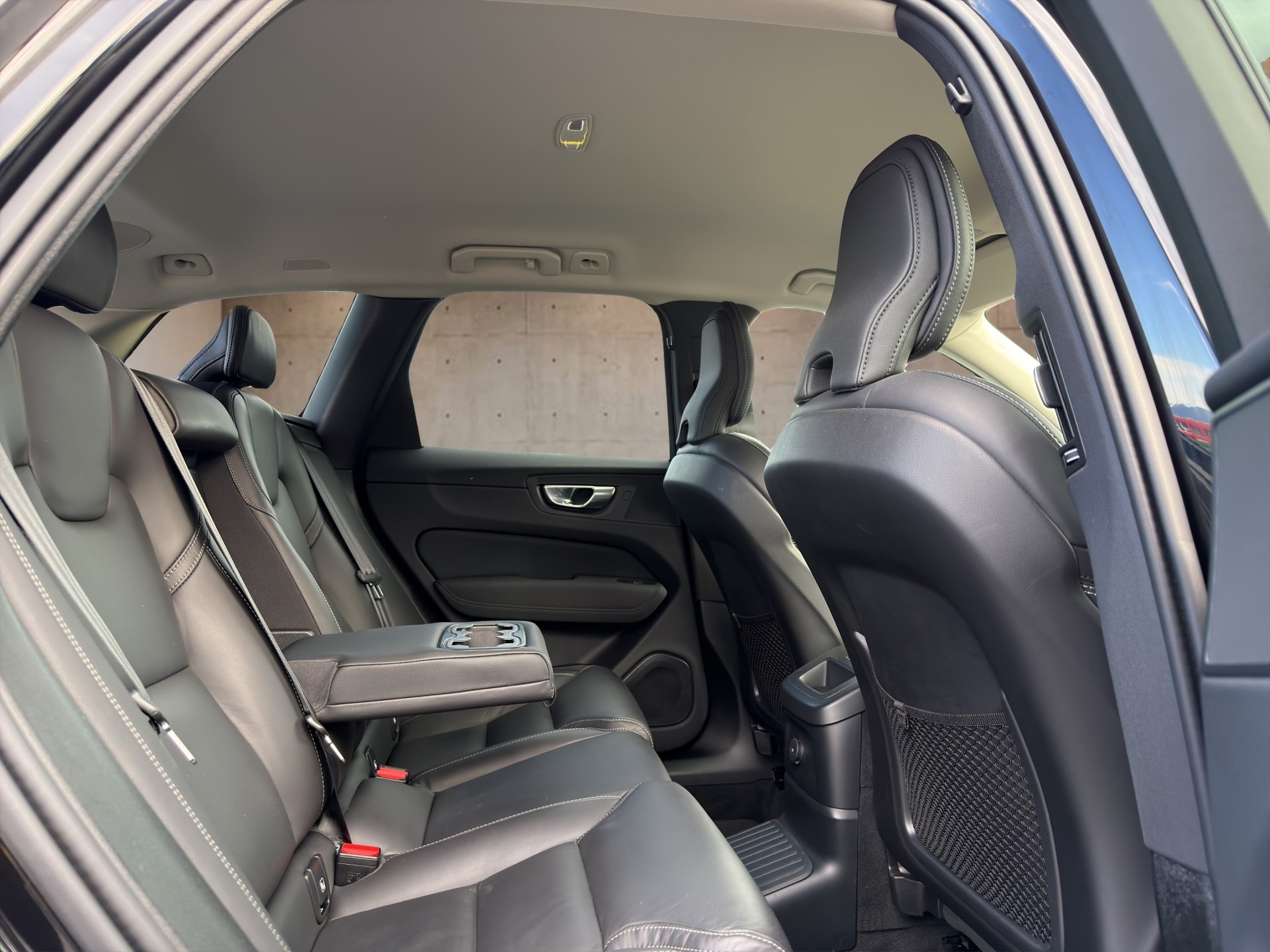 VOLVO XC60 2.0 T6 TE Plus Dark eAWD-image-16