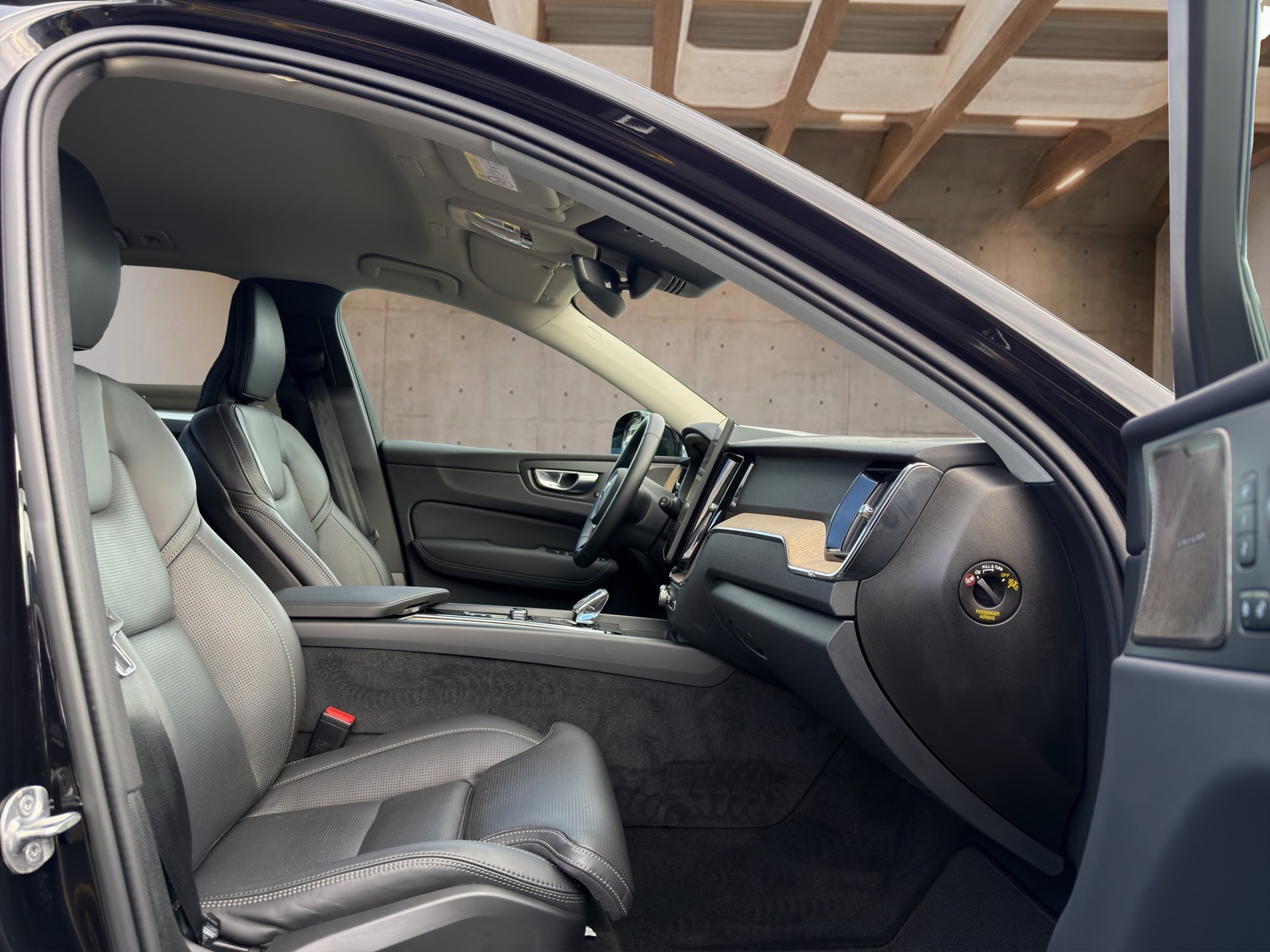 VOLVO XC60 2.0 T6 TE Plus Dark eAWD-image-15
