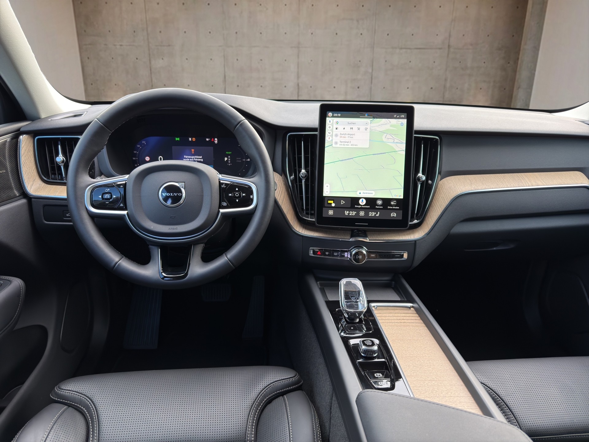 VOLVO XC60 2.0 T6 TE Plus Dark eAWD-image-12