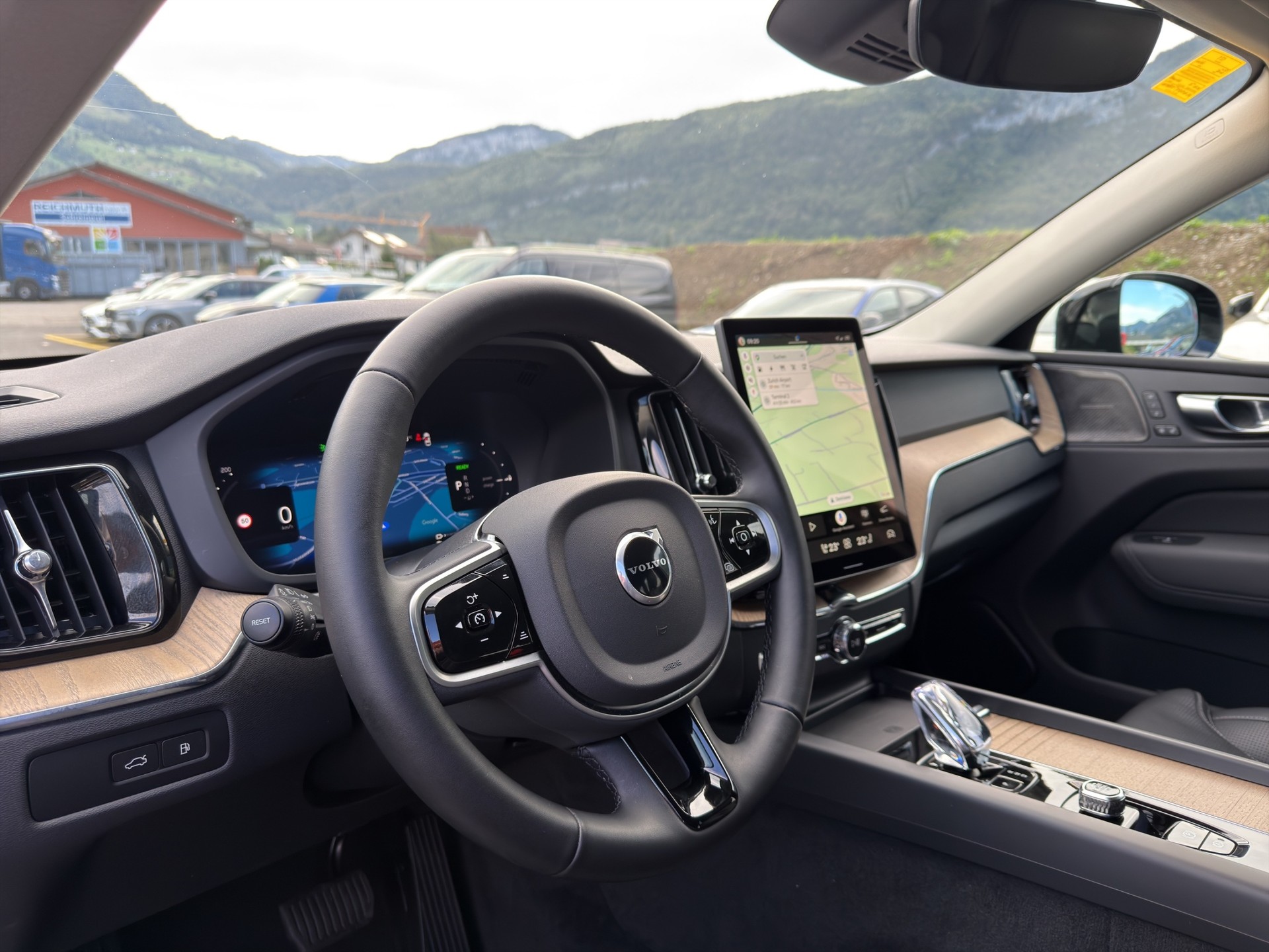 VOLVO XC60 2.0 T6 TE Plus Dark eAWD-image-10