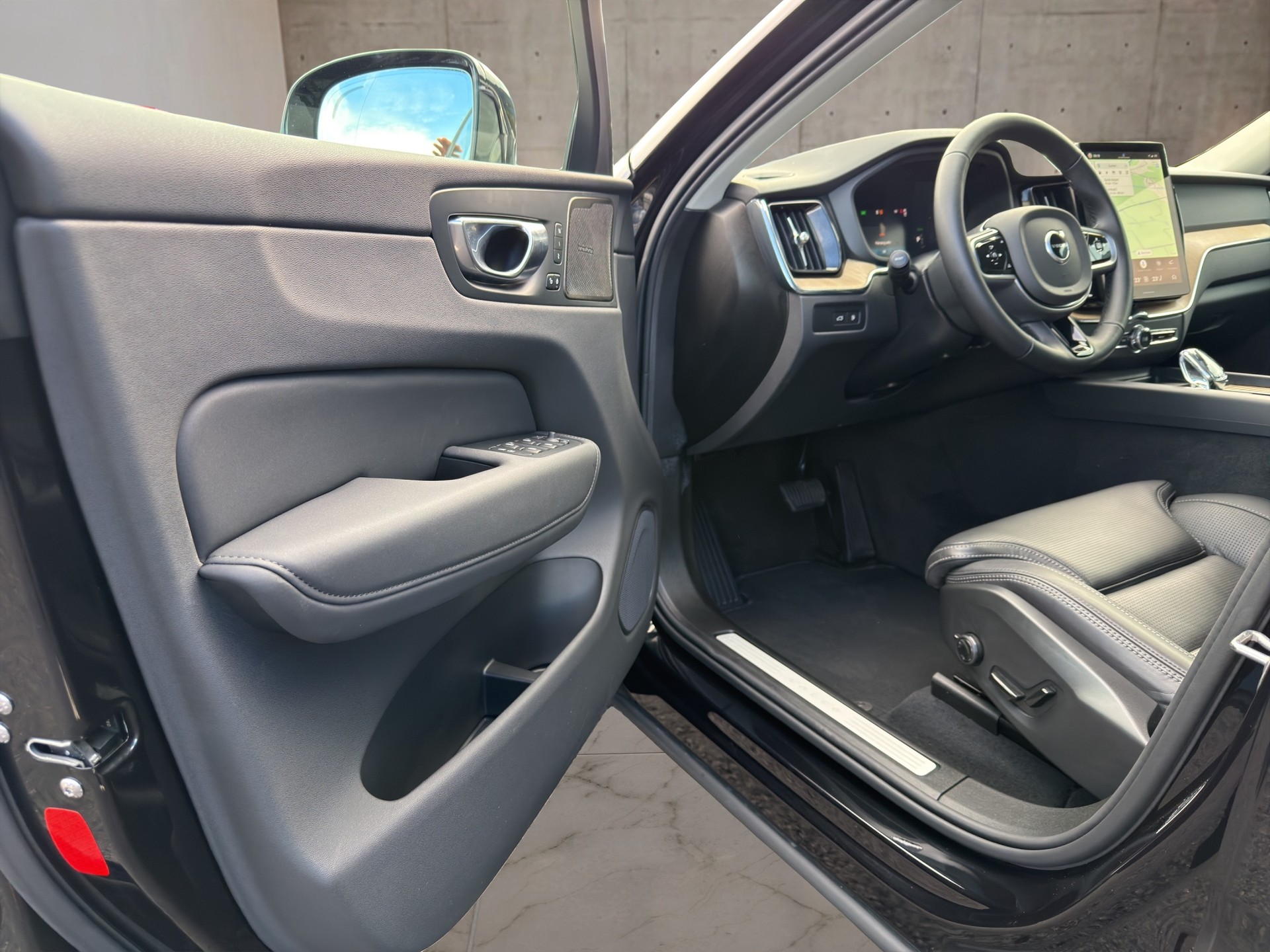 VOLVO XC60 2.0 T6 TE Plus Dark eAWD-image-9