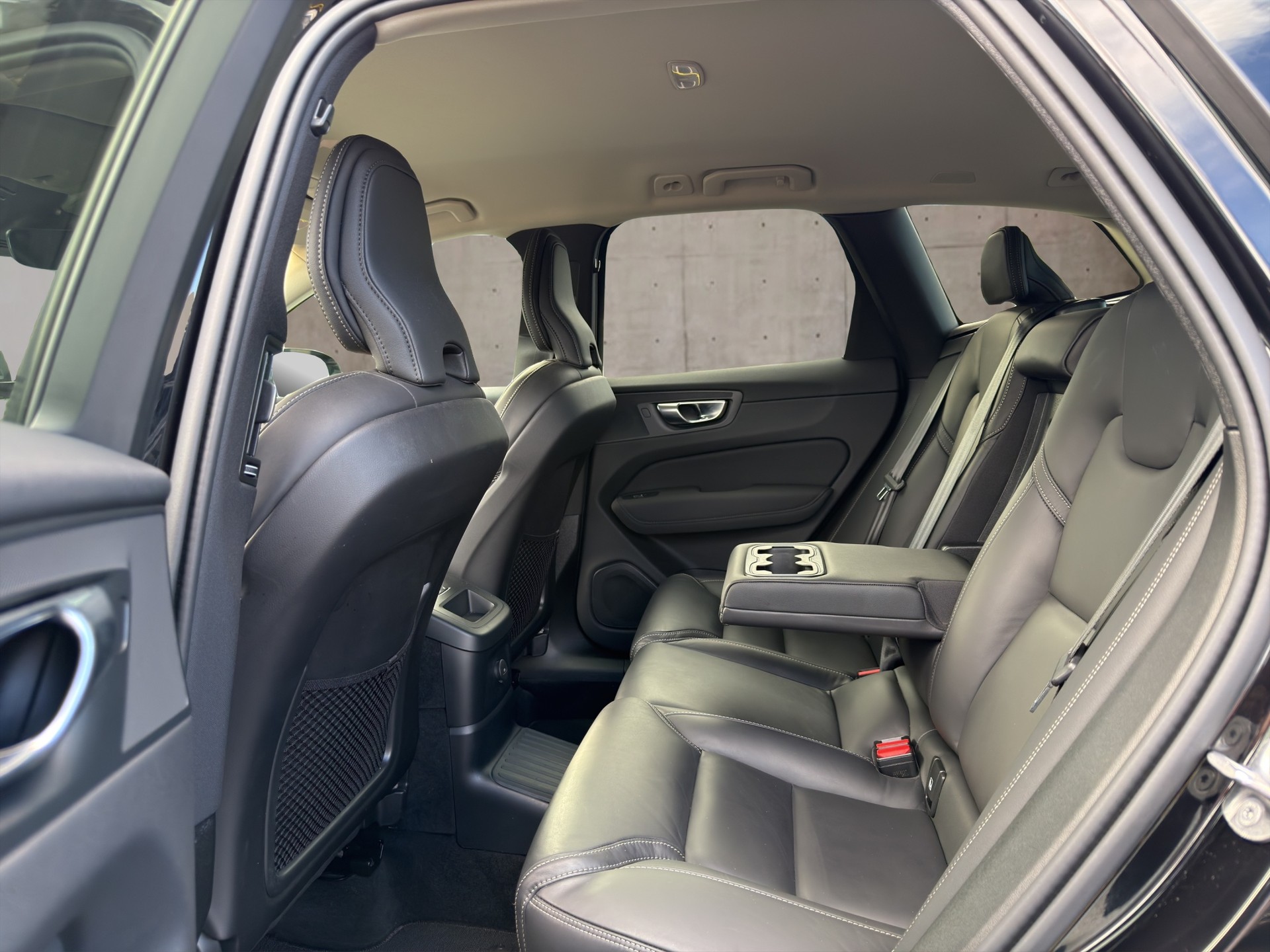 VOLVO XC60 2.0 T6 TE Plus Dark eAWD-image-17