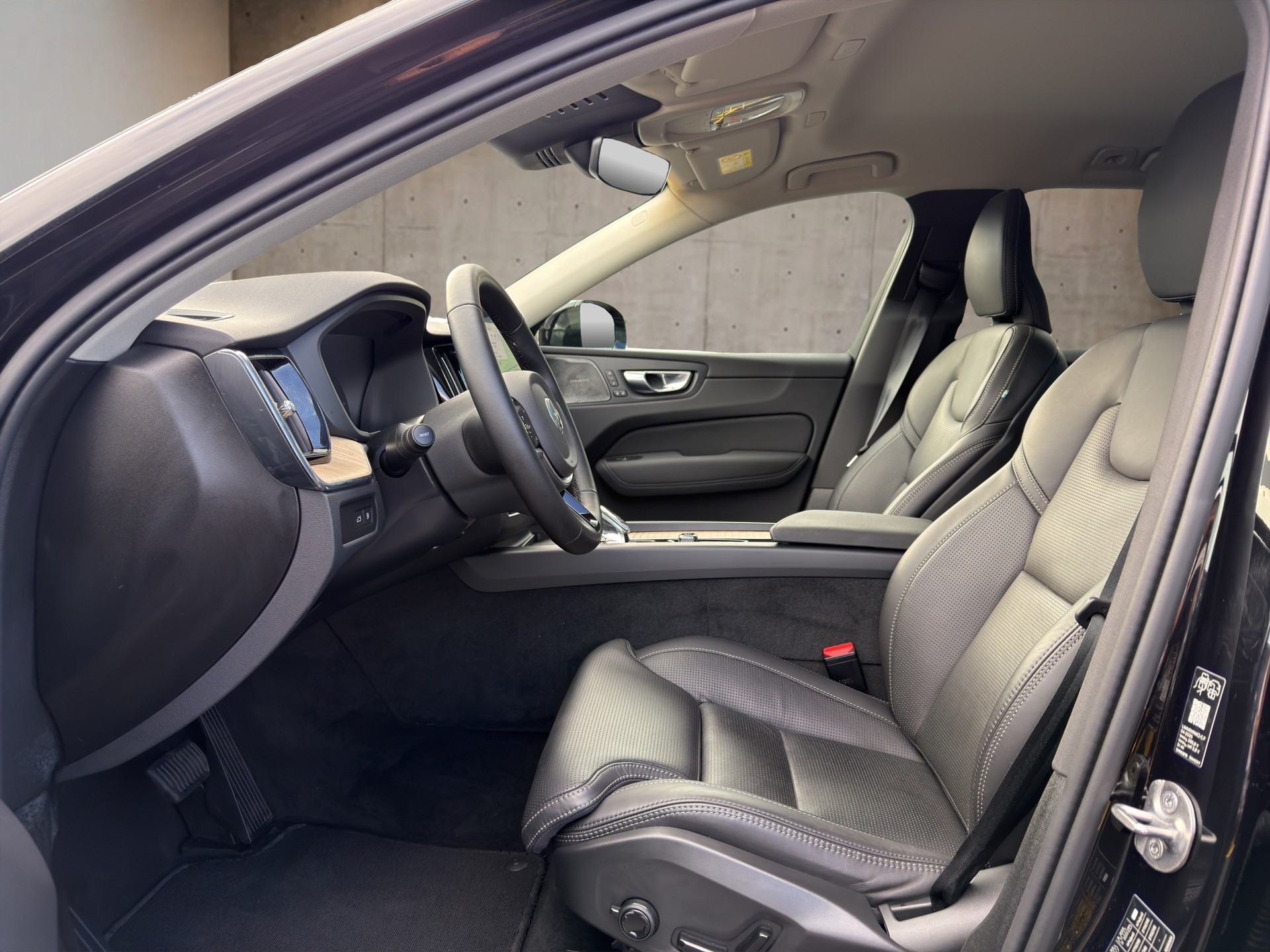 VOLVO XC60 2.0 T6 TE Plus Dark eAWD-image-11