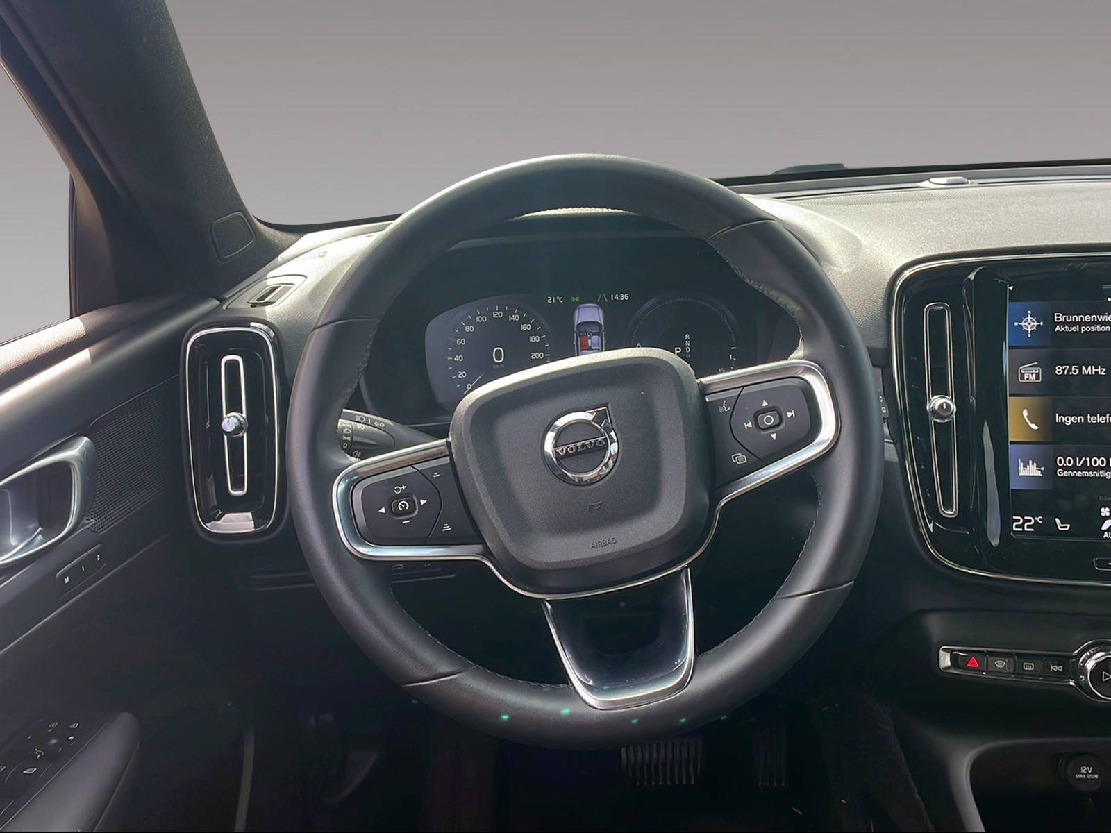 VOLVO XC40 1.5 T5 PiH Plus Dark-image-10