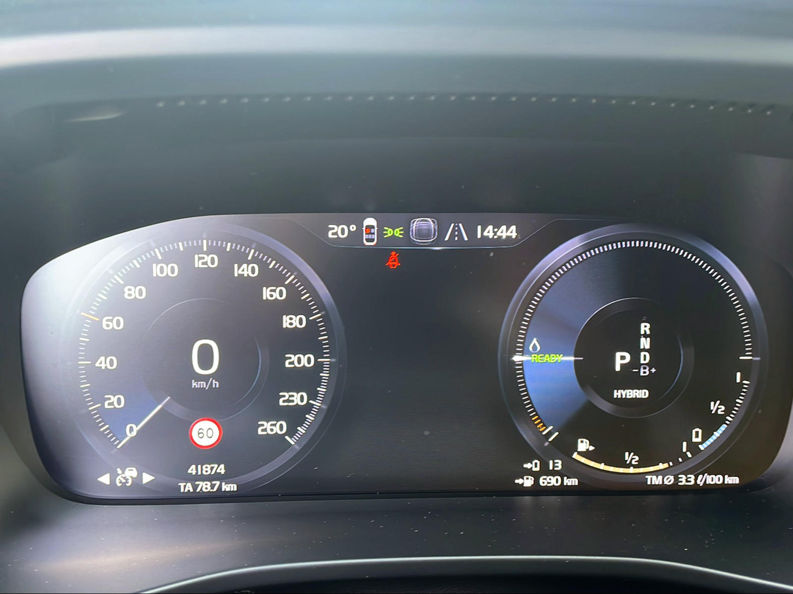 VOLVO XC40 1.5 T5 PiH Plus Dark-image-7