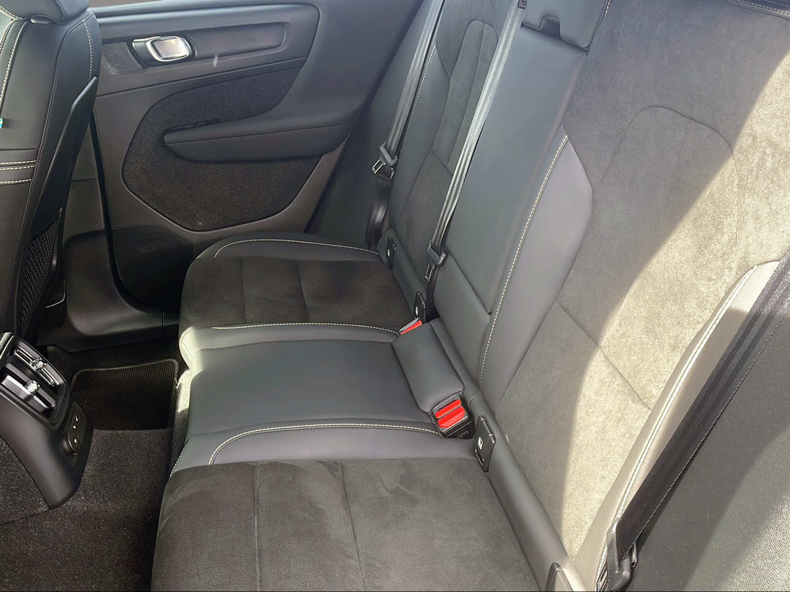 VOLVO XC40 1.5 T5 PiH Plus Dark-image-14