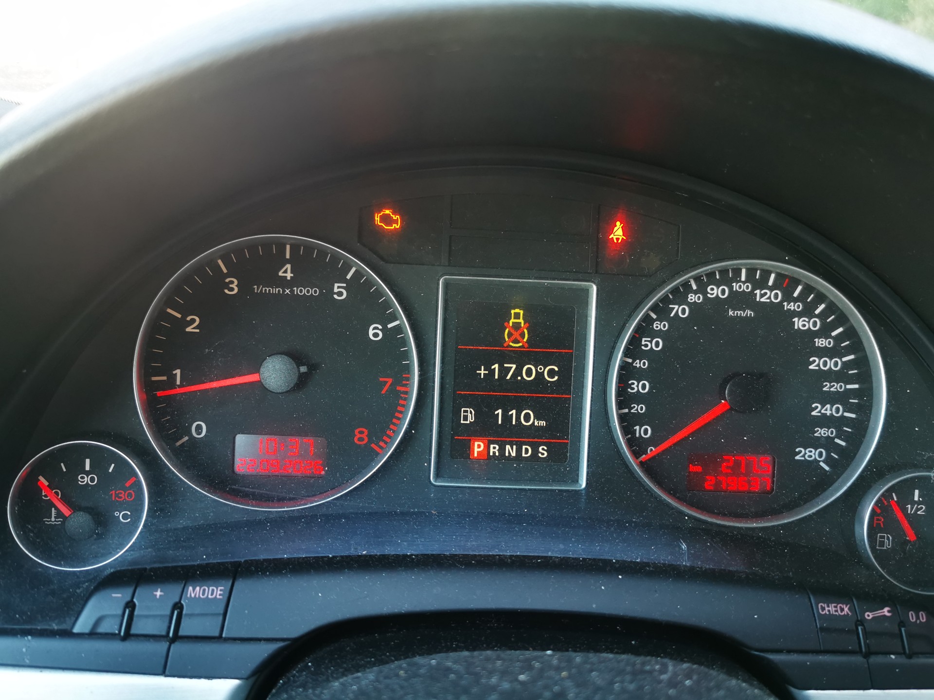 AUDI A4 Avant 2.0 Turbo FSI quattro-image-10
