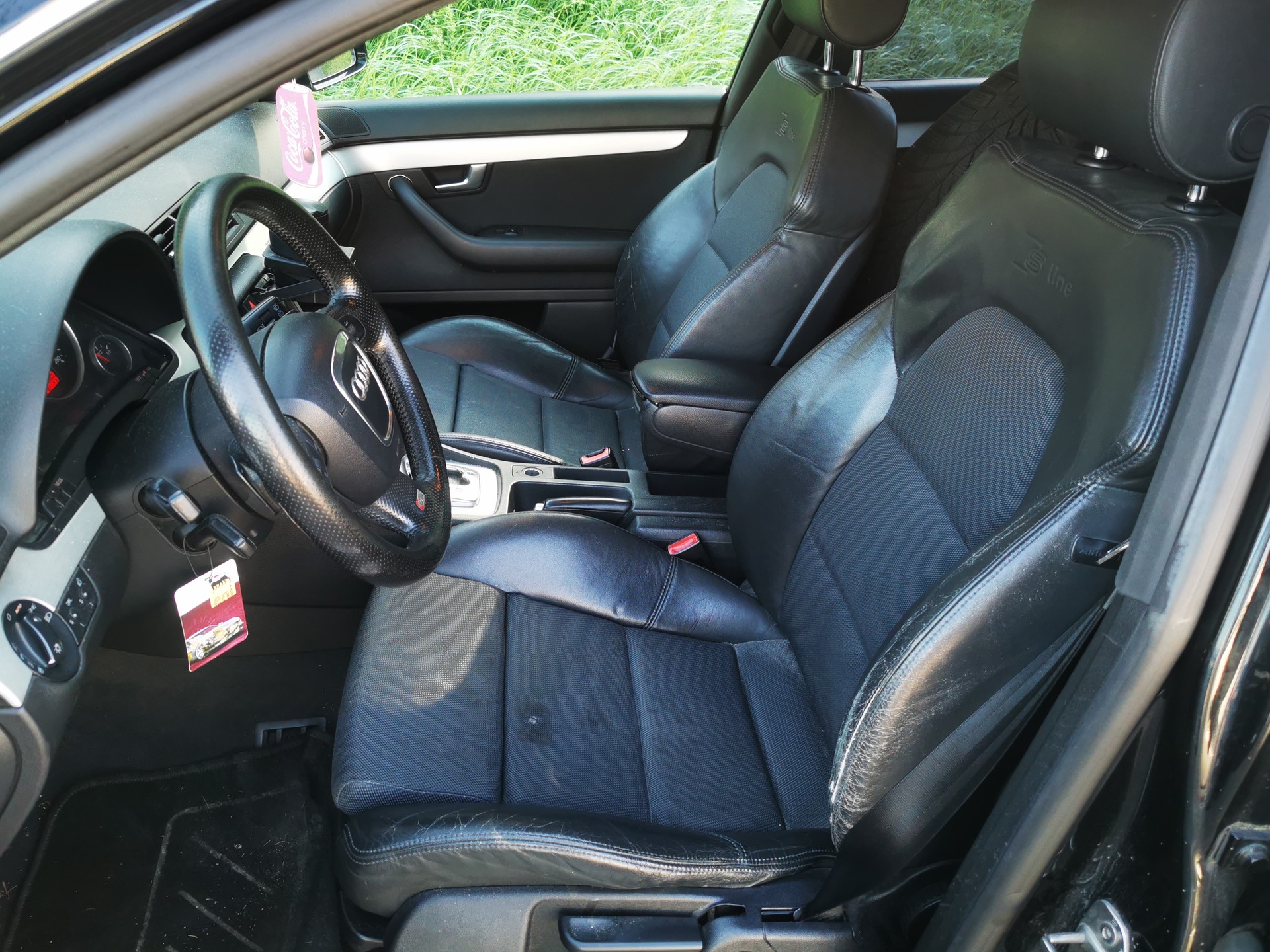 AUDI A4 Avant 2.0 Turbo FSI quattro-image-8