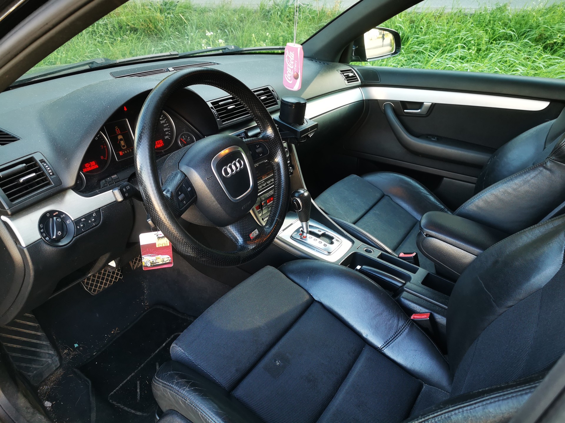AUDI A4 Avant 2.0 Turbo FSI quattro-image-7