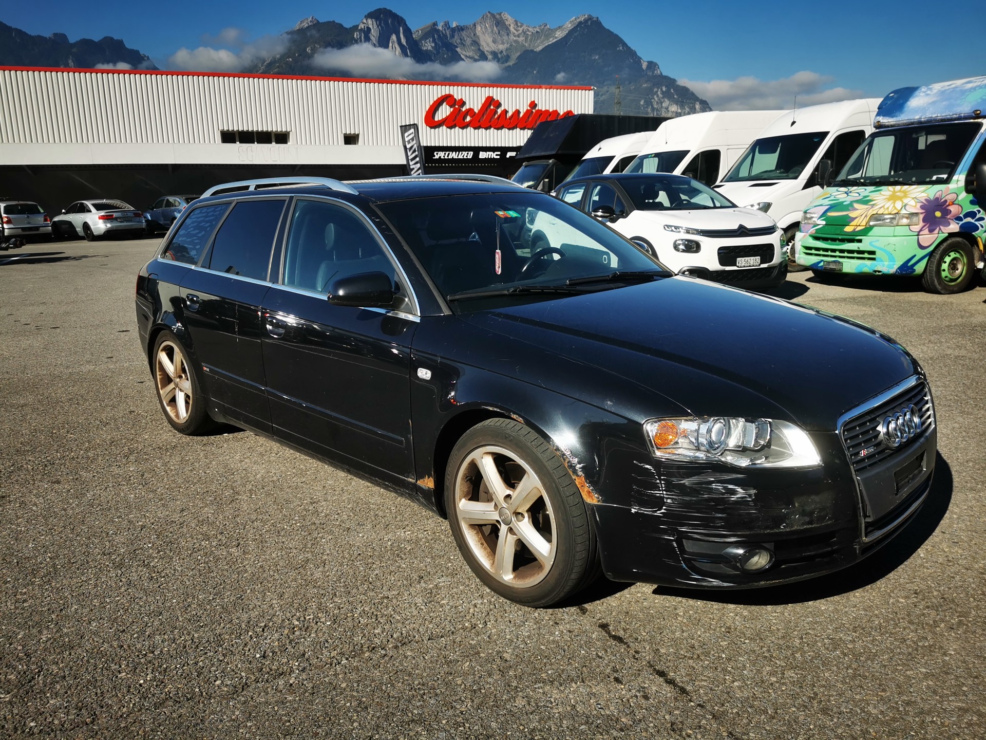AUDI A4 Avant 2.0 Turbo FSI quattro-image-1