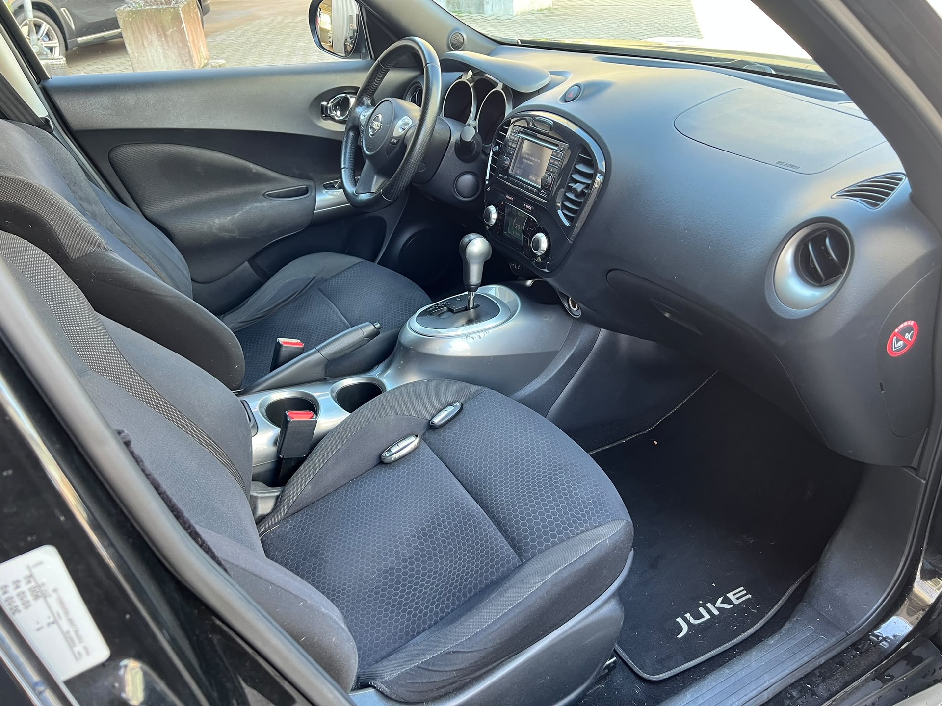 NISSAN Juke 1.6 DIG-T tekna 4x4 Xtronic M-CVT-image-9
