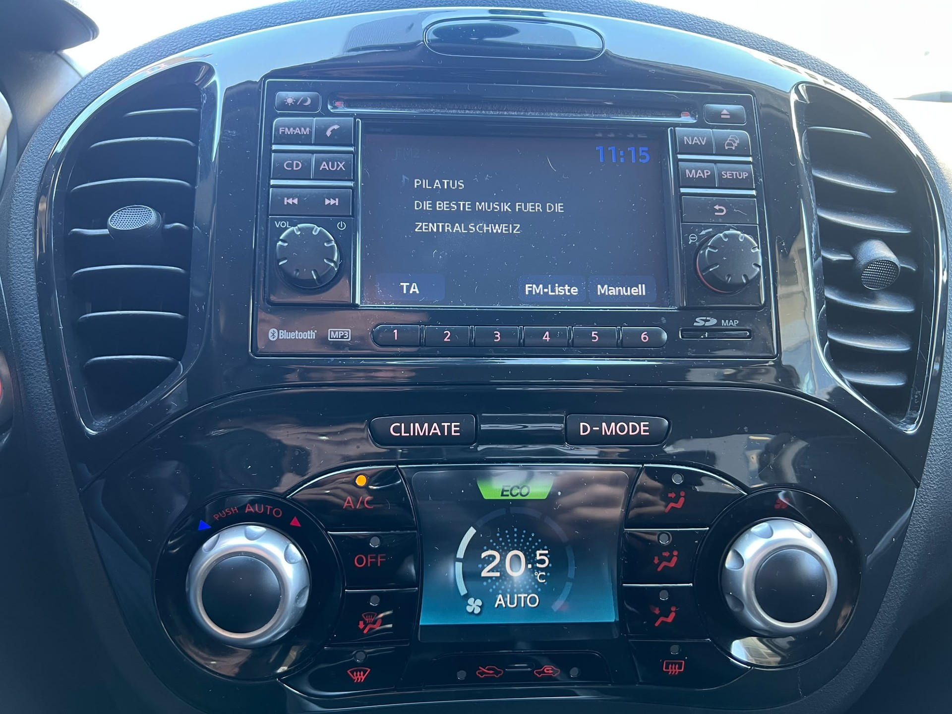 NISSAN Juke 1.6 DIG-T tekna 4x4 Xtronic M-CVT-image-16