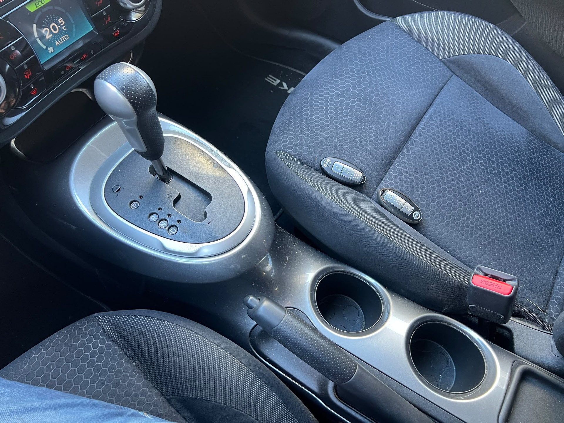 NISSAN Juke 1.6 DIG-T tekna 4x4 Xtronic M-CVT-image-15