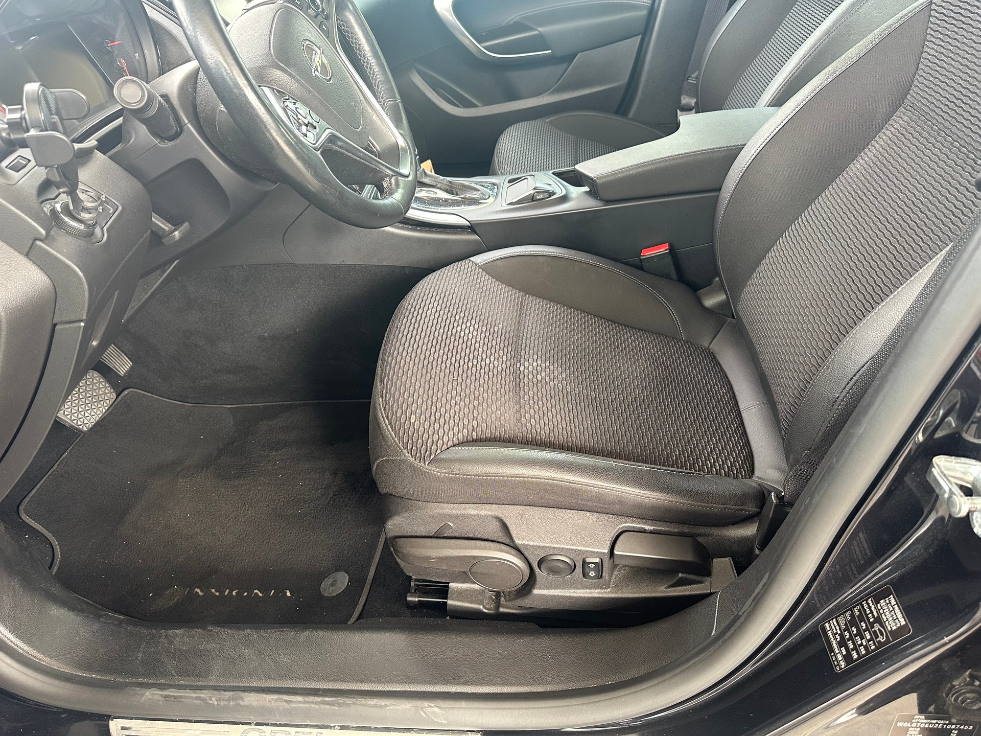 OPEL Insignia 2.0 Turbo Sport 4WD Automatic-image-9