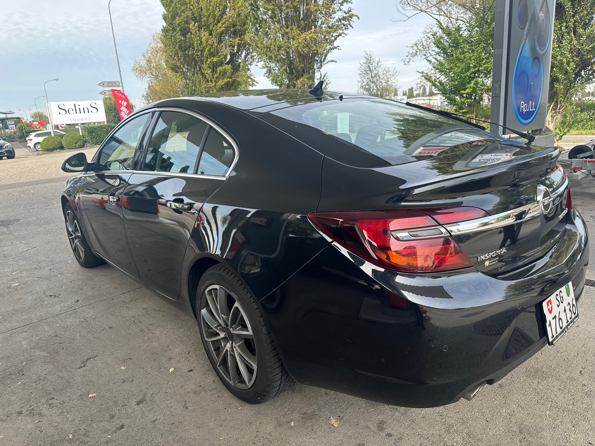OPEL Insignia 2.0 Turbo Sport 4WD Automatic-image-6
