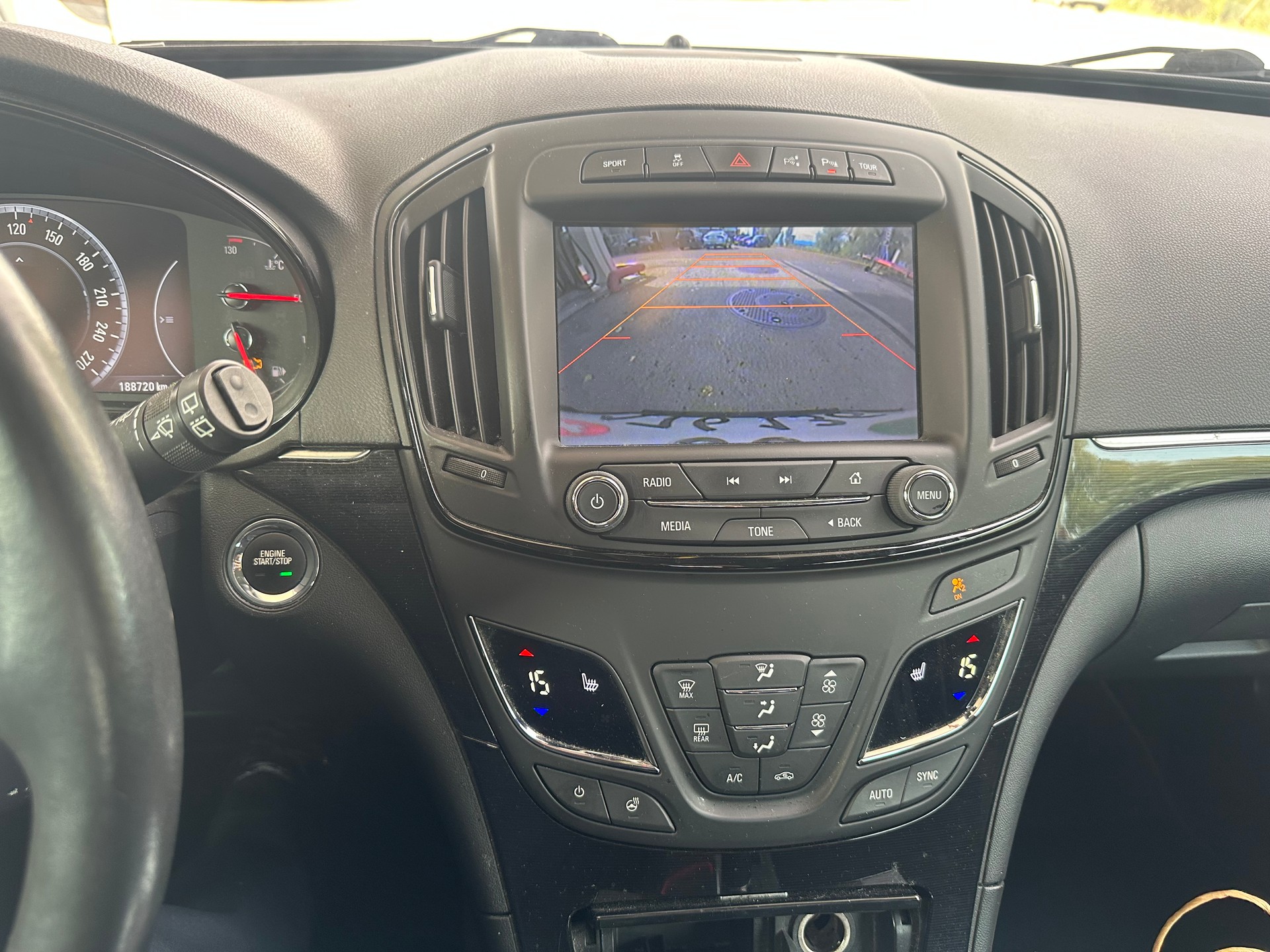OPEL Insignia 2.0 Turbo Sport 4WD Automatic-image-8