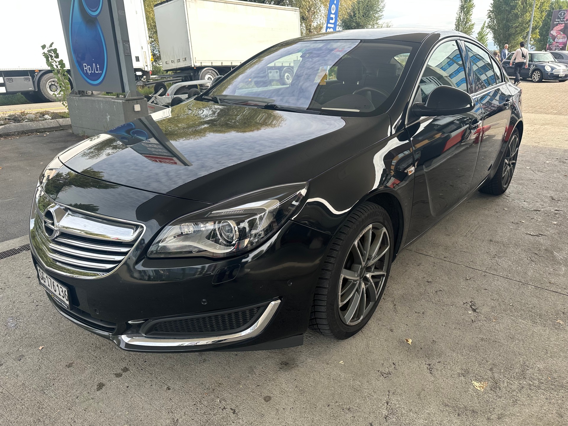 OPEL Insignia 2.0 Turbo Sport 4WD Automatic-image-1