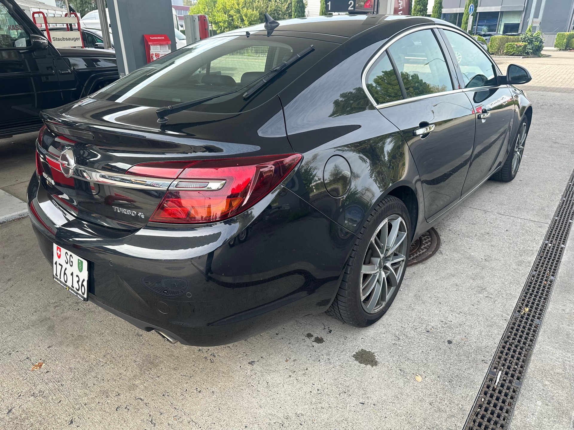 OPEL Insignia 2.0 Turbo Sport 4WD Automatic-image-3