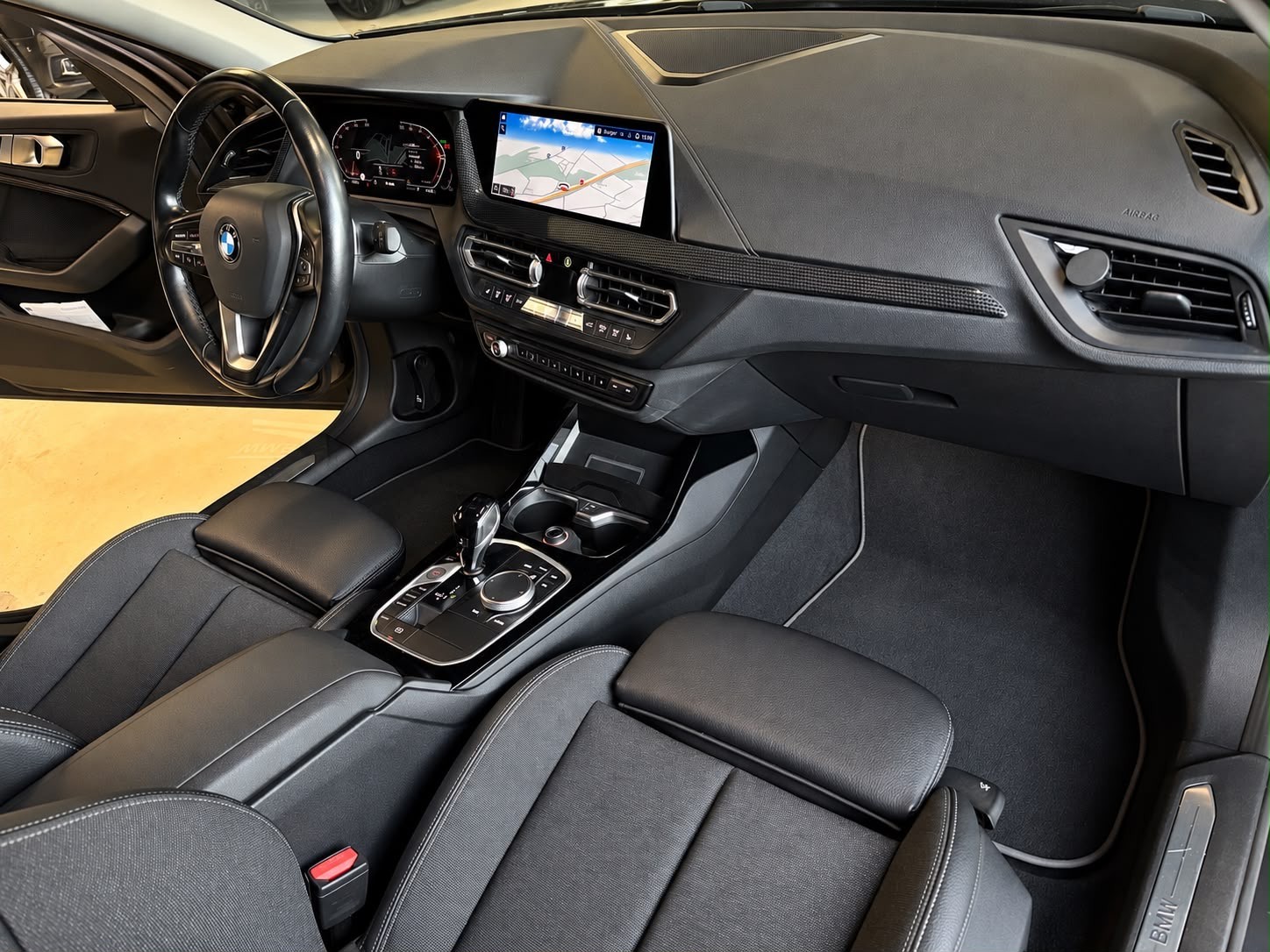 BMW 118i Steptronic-image-10